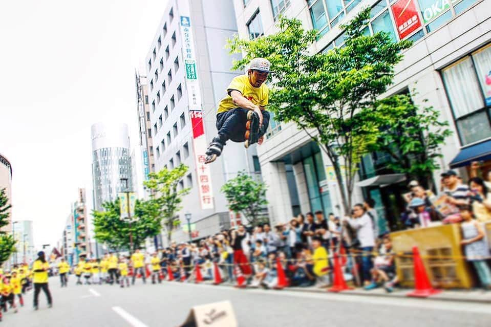 安床エイトさんのインスタグラム写真 - (安床エイトInstagram)「Jump Show on the street in Kobe JP. . @eitoyasutoko #神戸まつり #神戸まつり2019 . #eitoyasutoko #inlineskate #inlineskating #festival #rollerblade #rollerblading #skating #blading #fun #show #street #freestyle #thankyou #hello #hi #ASCスクール #インラインスケート #安床エイト #安床栄人」5月23日 7時47分 - eitoyasutoko