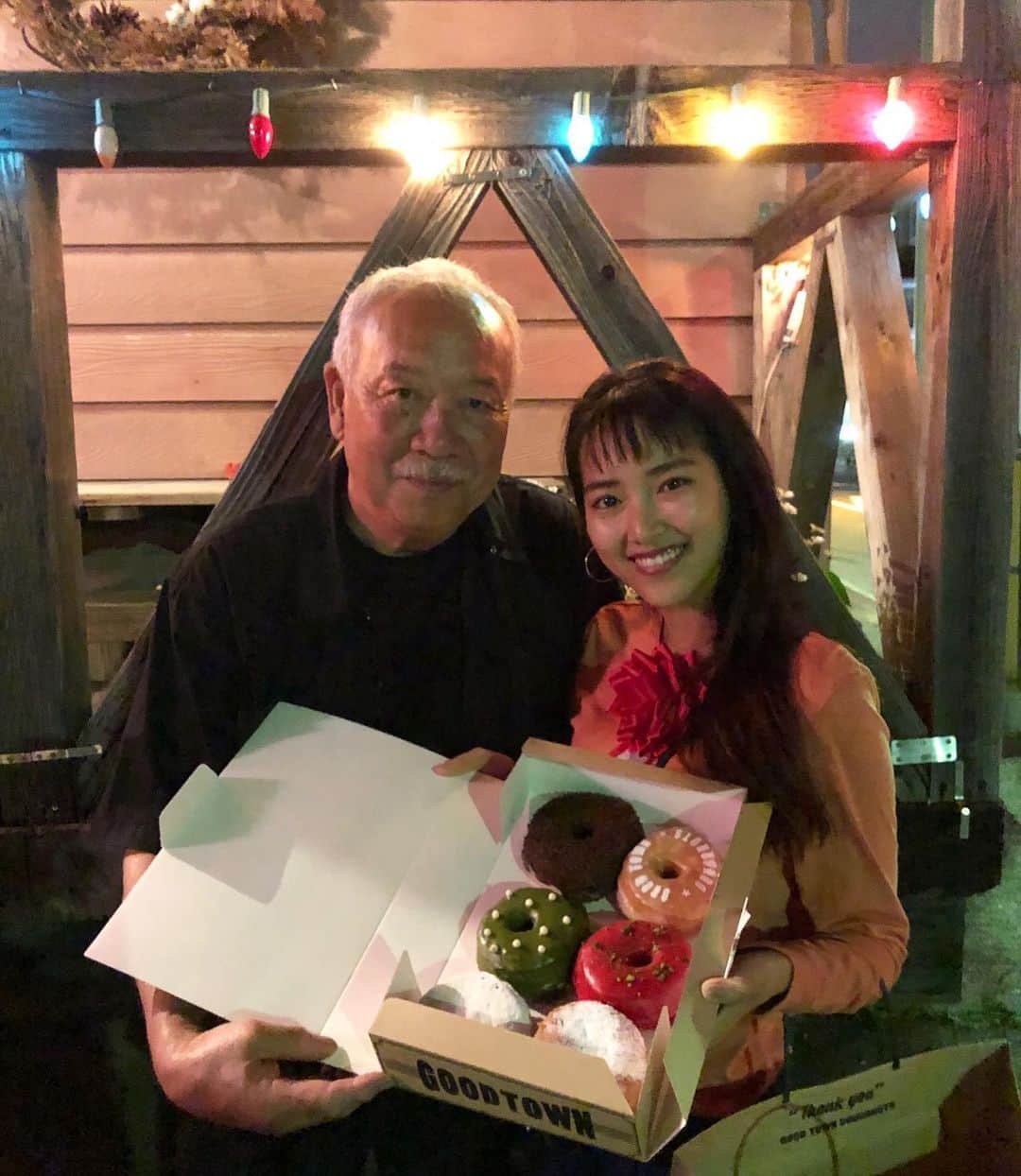 のインスタグラム：「お誕生日プレゼントでドーナッツもらった🍩🍩 ちなみに3/24なんだけど2ヶ月遅れのお誕生日だったよ！」