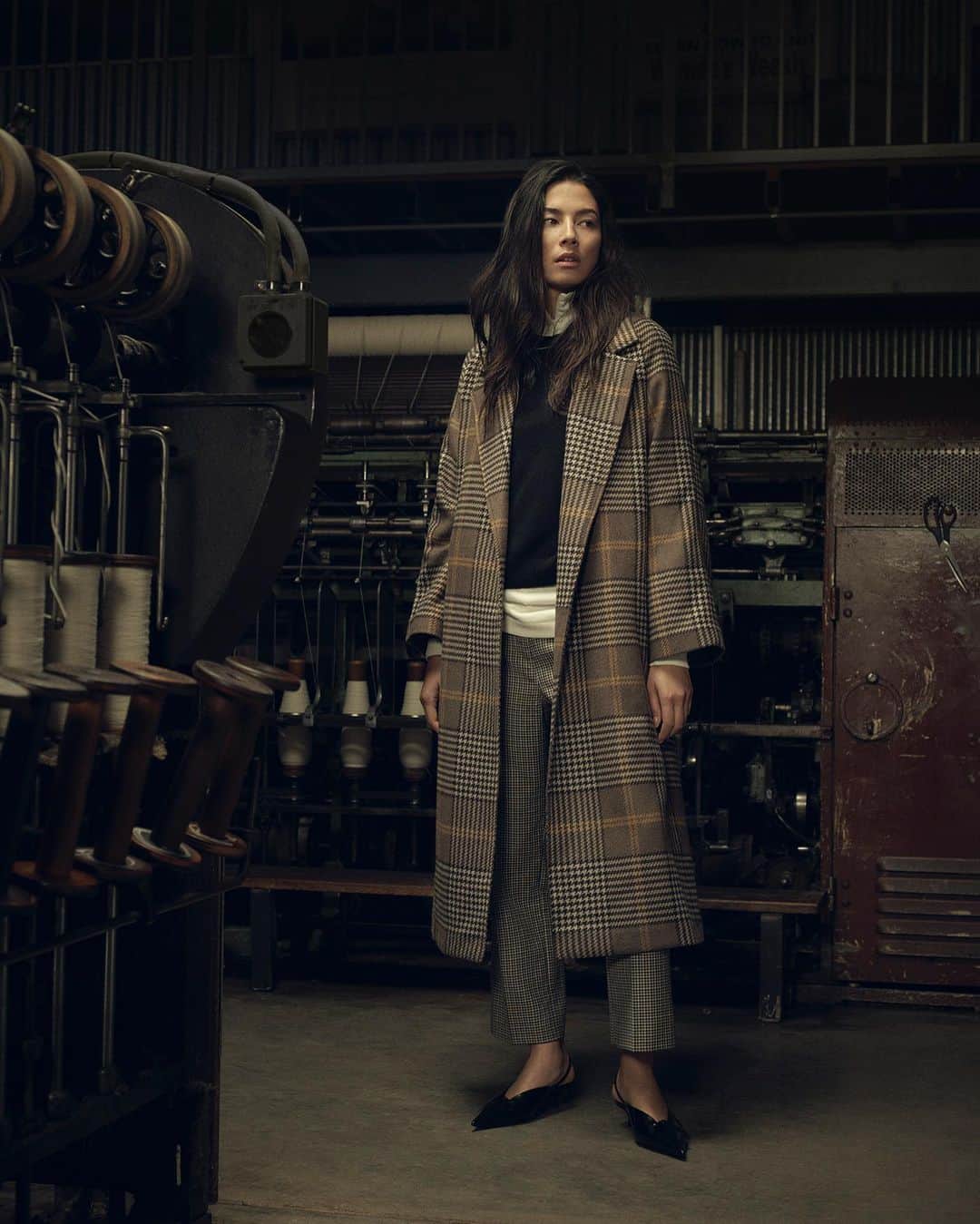 The Woolmark Company Japanさんのインスタグラム写真 - (The Woolmark Company JapanInstagram)「オーストラリアのウール・ウィークは、オーストラリアの素晴らしいウール産業のために年に1度開催されるキャンペーンです。オーストラリアはウールの世界最大の産出国で、6900万頭の羊が暮らしています。なんとオーストラリアの人口のほぼ3倍！@iamjessicagomes がこのラグジュアリーでナチュラルな繊維で作られたベストアイテムを着用中。#woolweek」5月23日 8時25分 - thewoolmarkcompanyjp