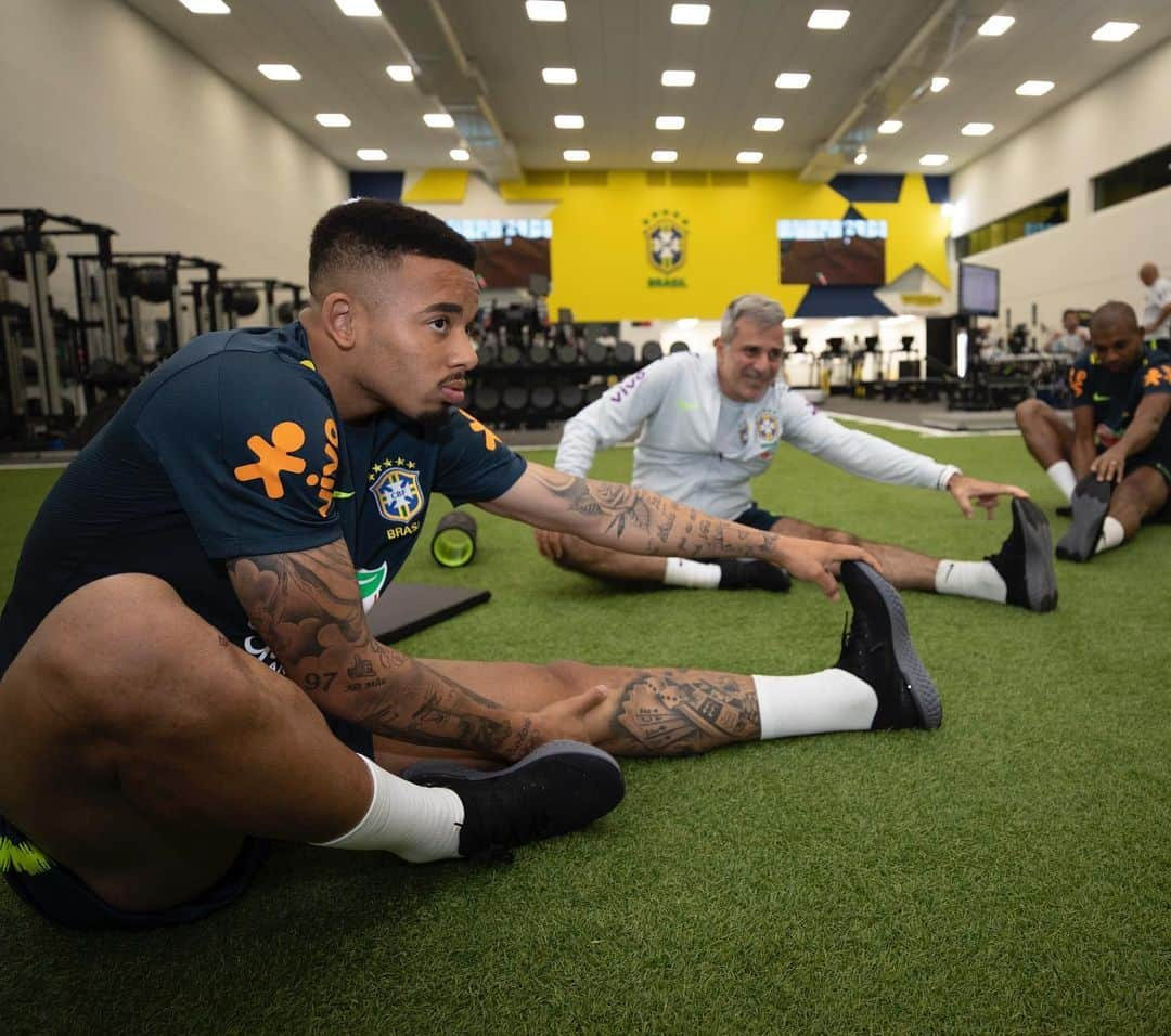 ガブリエル・ジェズスさんのインスタグラム写真 - (ガブリエル・ジェズスInstagram)「Dia de apresentação 🇧🇷⚽️🤙🏽 #alômãe  #gratidão  #doPeri #vamosBrasil」5月23日 8時23分 - dejesusoficial