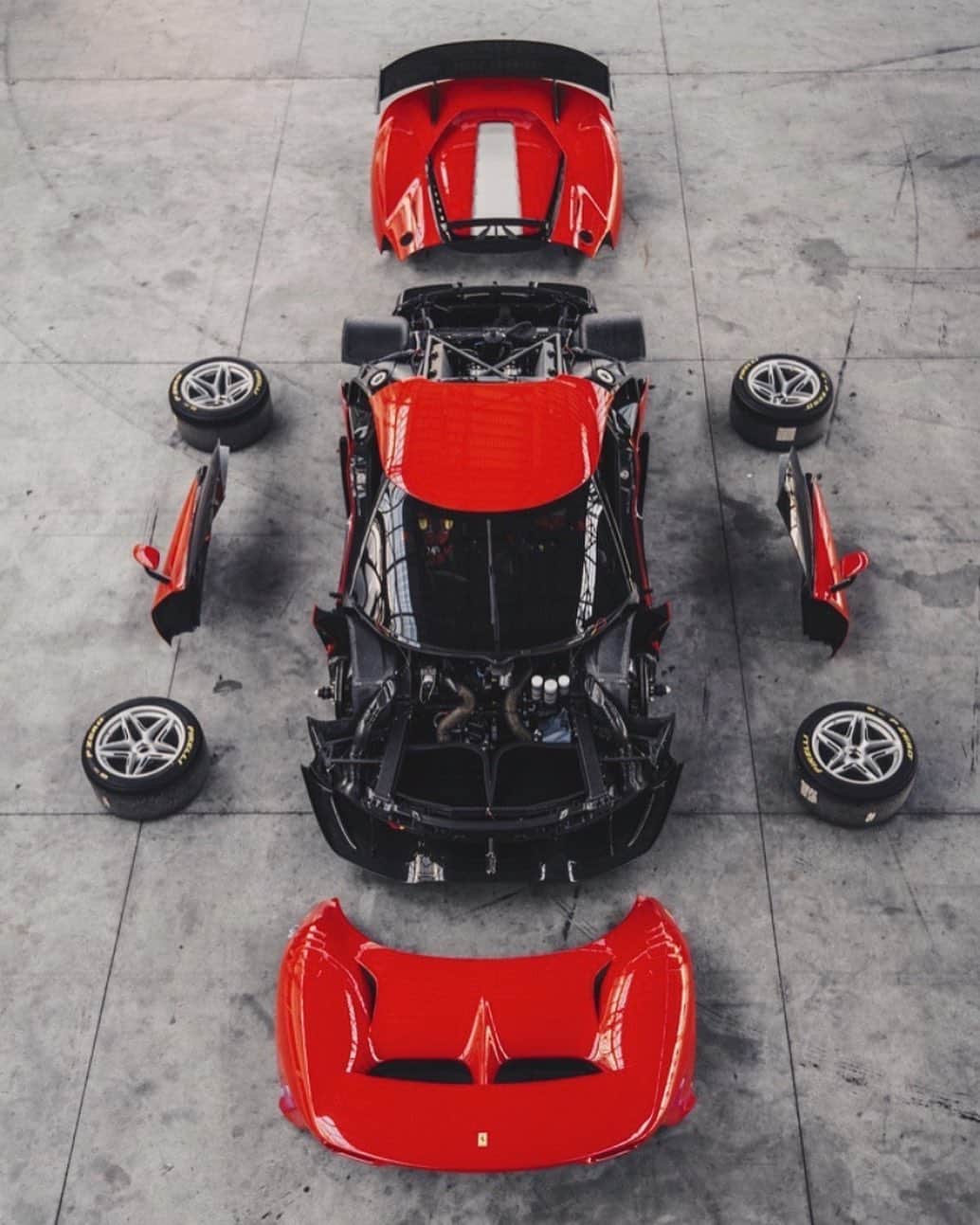 Ferrari USAさんのインスタグラム写真 - (Ferrari USAInstagram)「Deconstructing the one-off #FerrariP80C. ⁣ #CarsWithoutLimits #Ferrari」5月23日 8時23分 - ferrariusa