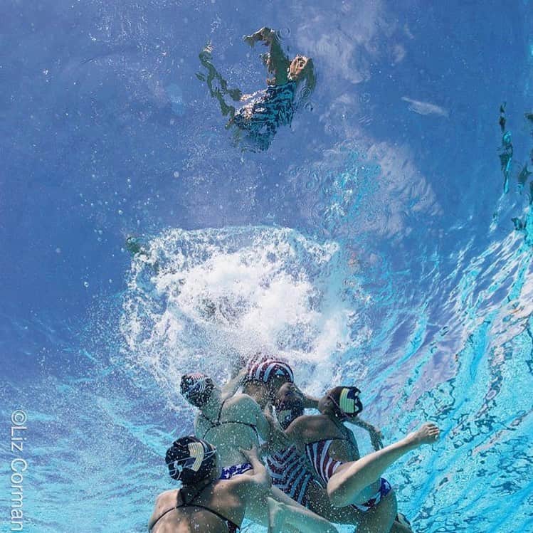 アンドレア・フエンテスのインスタグラム：「Can’t wait to show the world what we are doing above this surface... @usasynchront @fina1908 📸 by the great @lizcormanphotography」
