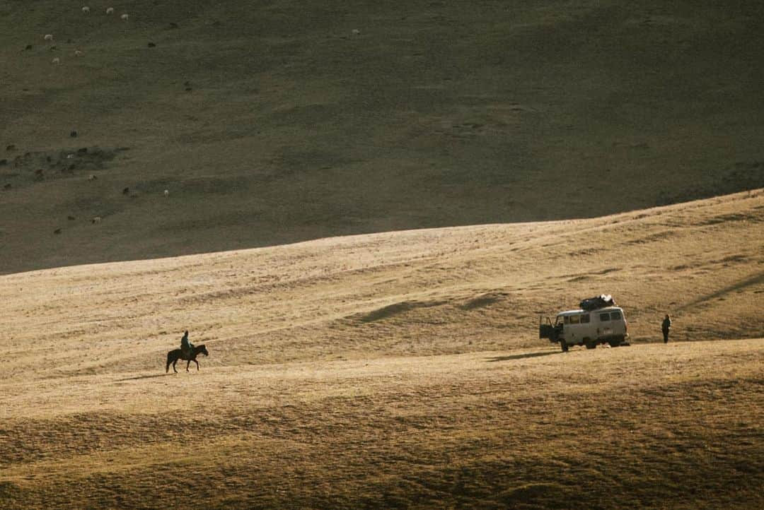 ヘイゼル・フィンドレーさんのインスタグラム写真 - (ヘイゼル・フィンドレーInstagram)「We could have found better (and more) rock elsewhere, closer to home but we came to Mongolia for the people, the landscapes and an adventure. That said, the route in this photo ‘Mongolian Monopoly’ was actually a really cool pitch that I would have enjoyed climbing anywhere. It was bouldery off the deck and run out in the middle. We gave it 5.13 R which might make it one of Mongolia’s hardest lines? Mongolia you’ve been great. A special thanks to @urnaa_dondog and Jack for making our trip extra special with all their kindness and local knowledge. @panoramicjourneys @blackdiamond @seatosummitgear @reelrock @lightshedpictures @madeleine_cope All photos 📸 @alex_c_gorham @lasportivagram」5月23日 8時36分 - hazel_findlay