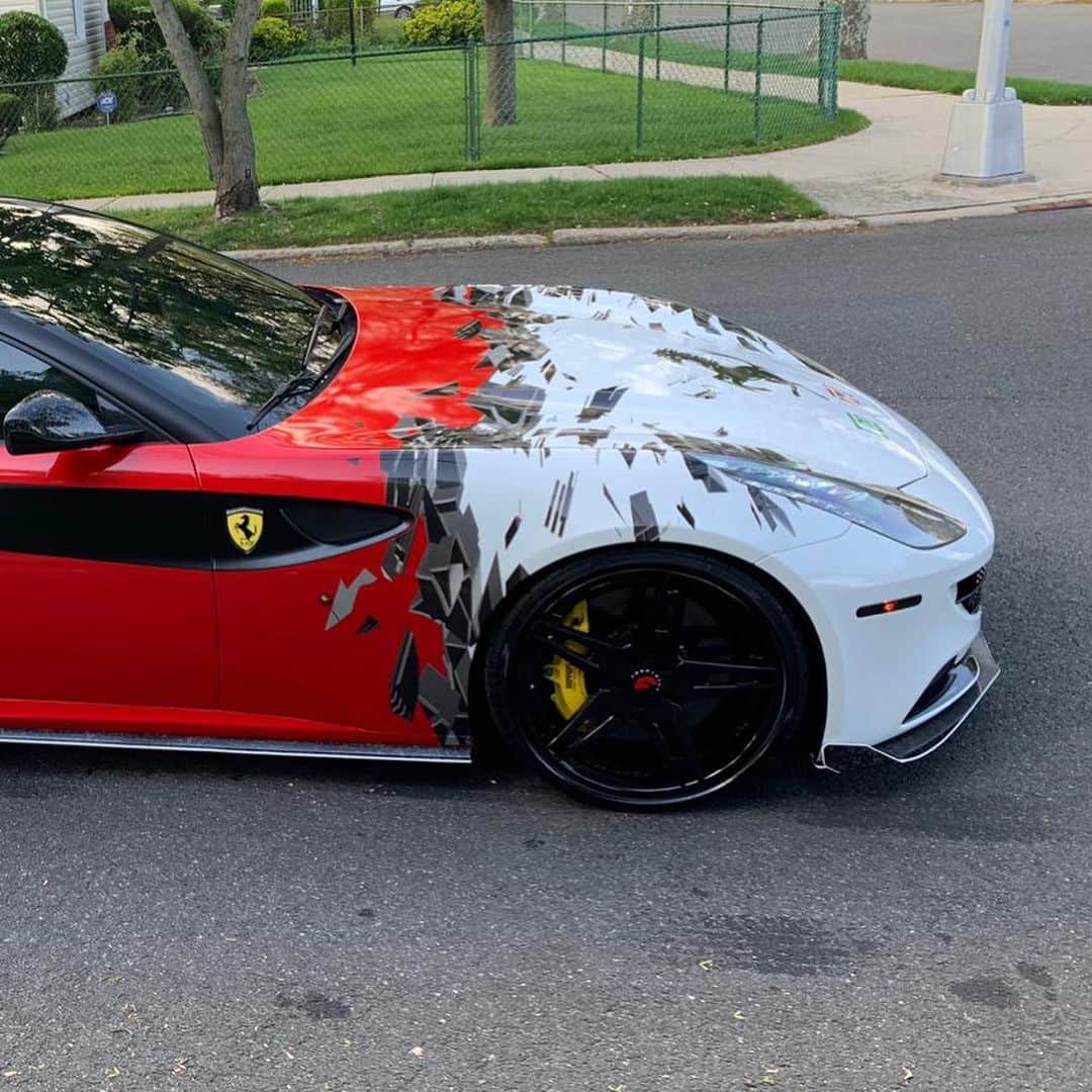 CarsWithoutLimitsさんのインスタグラム写真 - (CarsWithoutLimitsInstagram)「Thoughts on this Ferrari FF Wrapped & customized @autosport718‭ NYC’s premier vehicle restyling shop @kmjautos #autosportsbx #carswithoutlimits」5月23日 8時39分 - carswithoutlimits