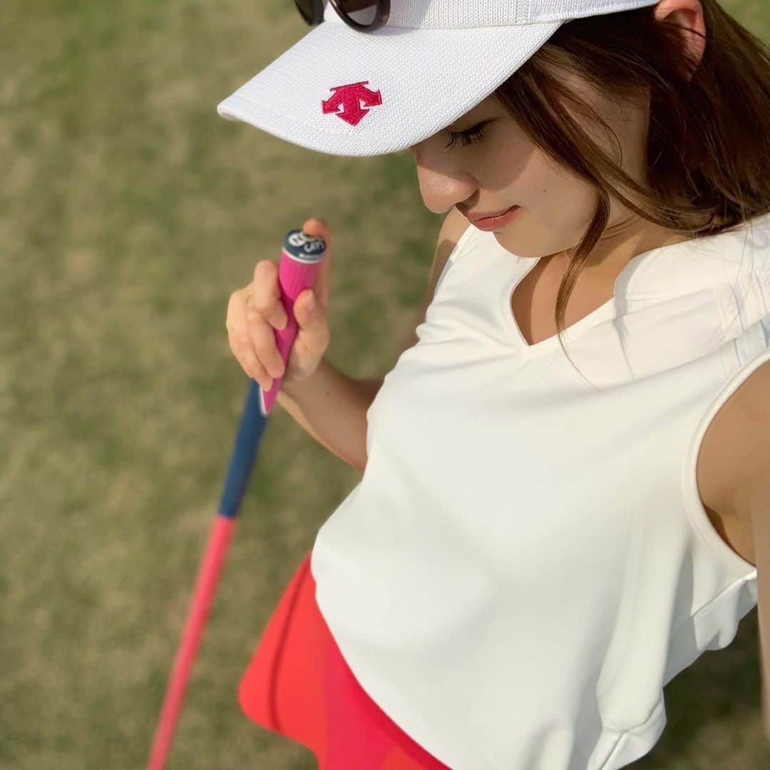 西野沙瑛さんのインスタグラム写真 - (西野沙瑛Instagram)「- - STELLA SPIN( @stellaspin_official )の ノースリーブが発売されました☺️💓 発売からたくさんのご注文ありがとうございます✨ ¥9,720(税込) と女子にも手の届きやすい 価格にしました！シースルー以外の生地は 透け防止の機能もあるので、白でも大丈夫です🙆‍♀️ - メンズも真夏に最適な通気性のかなり良い ポロシャツが新商品で発売されてます✨ - 新商品は5/26(日)のSS CUPや6/1(土)の POPUP&BBQイベント(in麹町ゴルフクラブ) でも発売いたしますので試着したいという方は 是非お越しください😊！ - #ゴルフ女子 #ゴルフ男子 #ゴルフコーデ #スポーツ女子  #ゴルフウェア #スポーツ #golf #골프 #골프스타그램 #골프장 #라운드 #골프스윙 #골프사랑 #골프레슨 #아이언샷 #스크린골프 #드라이버샷 #골스타그램 #トレーニング #トレーニング女子 #筋トレ #筋トレ女子 #cytokyo #cytokyo5passion」5月23日 8時53分 - sae_golf