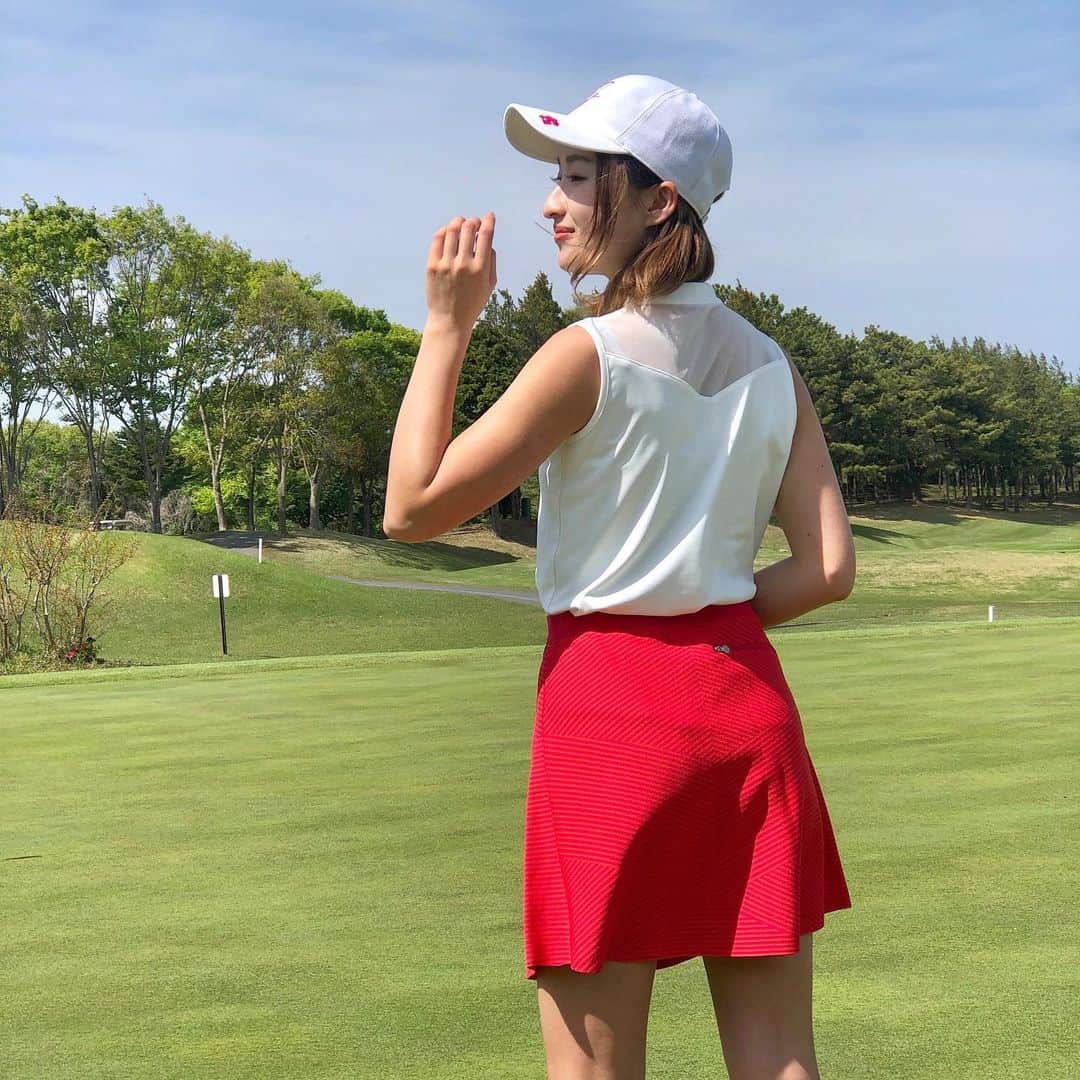 のインスタグラム：「- - STELLA SPIN( @stellaspin_official )の ノースリーブが発売されました☺️💓 発売からたくさんのご注文ありがとうございます✨ ¥9,720(税込) と女子にも手の届きやすい 価格にしました！シースルー以外の生地は 透け防止の機能もあるので、白でも大丈夫です🙆‍♀️ - メンズも真夏に最適な通気性のかなり良い ポロシャツが新商品で発売されてます✨ - 新商品は5/26(日)のSS CUPや6/1(土)の POPUP&BBQイベント(in麹町ゴルフクラブ) でも発売いたしますので試着したいという方は 是非お越しください😊！ - #ゴルフ女子 #ゴルフ男子 #ゴルフコーデ #スポーツ女子  #ゴルフウェア #スポーツ #golf #골프 #골프스타그램 #골프장 #라운드 #골프스윙 #골프사랑 #골프레슨 #아이언샷 #스크린골프 #드라이버샷 #골스타그램 #トレーニング #トレーニング女子 #筋トレ #筋トレ女子 #cytokyo #cytokyo5passion」