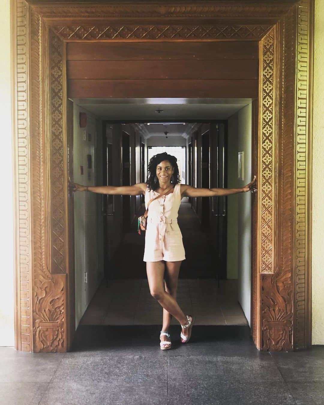 Kelly McCrearyさんのインスタグラム写真 - (Kelly McCrearyInstagram)「Teakwood carvings all over this joint. So much love and care in the details. ~ . . . . . . @thelagunabali @howelltalentrelations #theluxurycollection #thelagunabali #travelpartner」5月23日 8時59分 - seekellymccreary