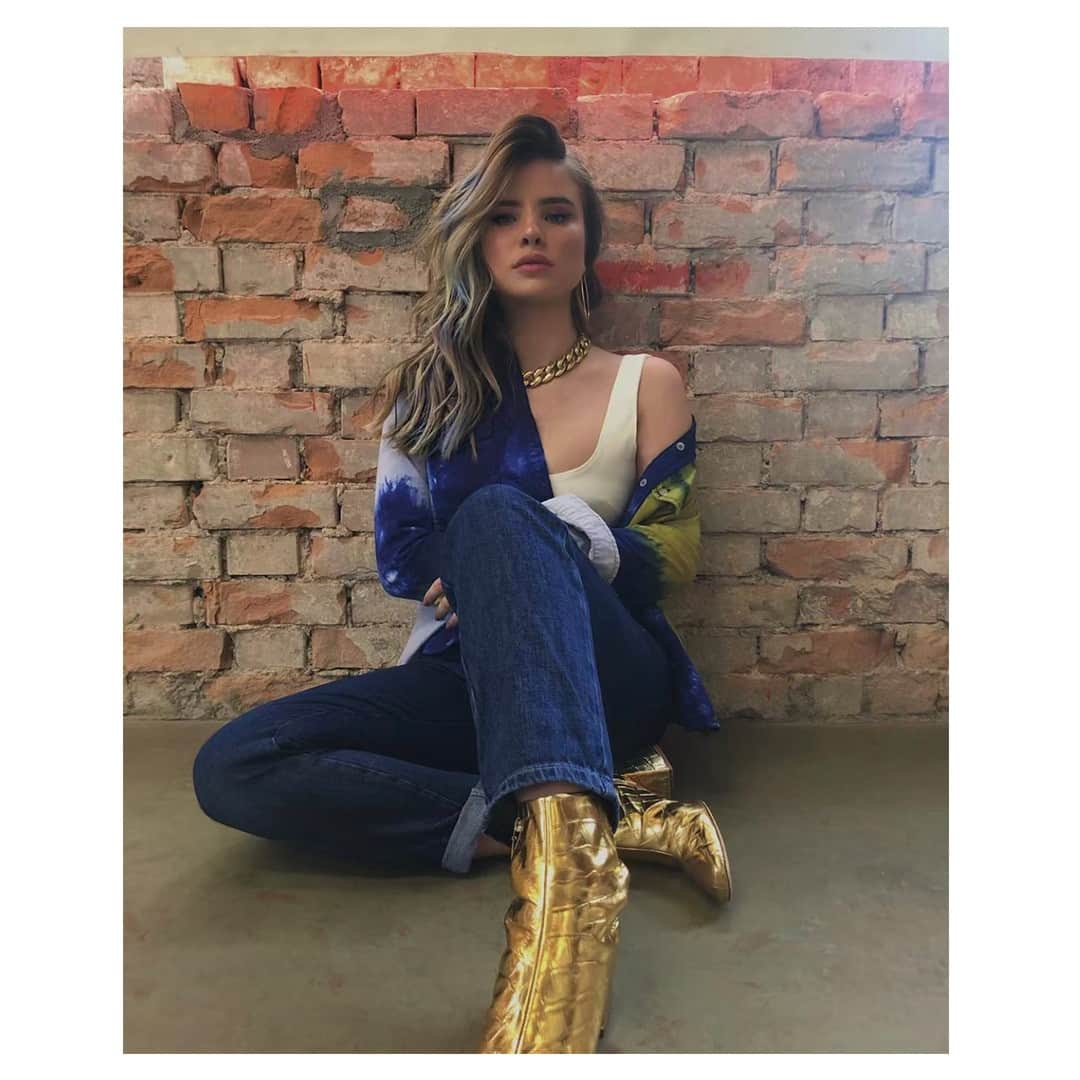 のインスタグラム：「Golden Hour ✨. #schutzfall」