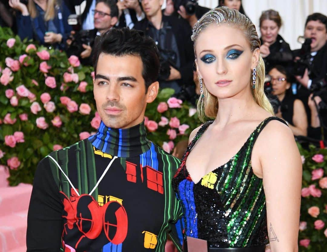 Vogue Australiaさんのインスタグラム写真 - (Vogue AustraliaInstagram)「Even famous couples go through rocky patches. Take the Duke and Duchess of Cambridge, #SophieTurner and #JoeJonas or #BehatiPrinsloo and #AdamLevine for example. All these famous couples split up before reuniting and tying the knot. Link in the bio for the wife and husband teams who've broken up and found each other again. 📸 Getty Images」5月23日 9時02分 - vogueaustralia