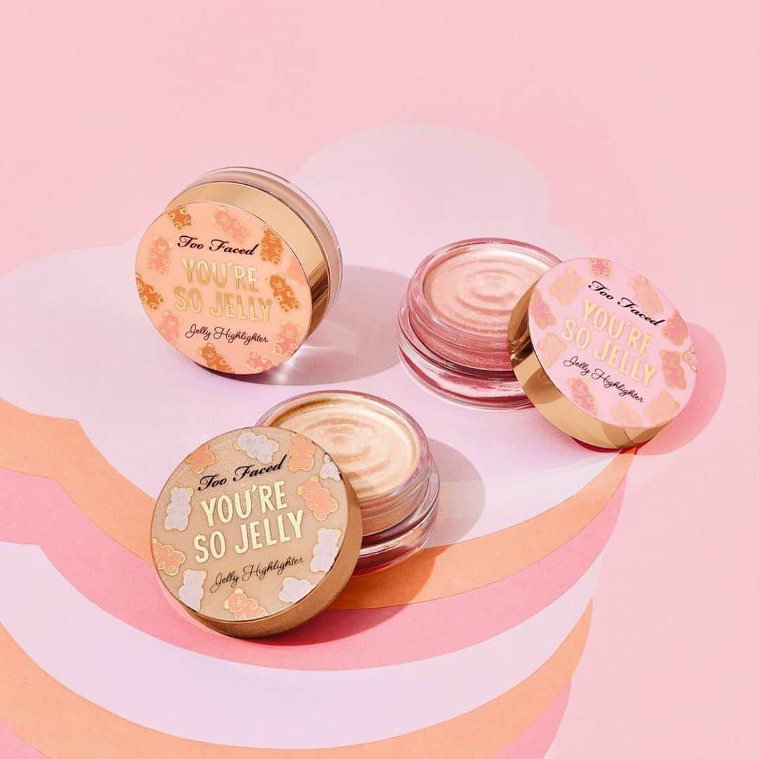 Too Facedさんのインスタグラム写真 - (Too FacedInstagram)「Get ready for Summer by cooling down with our You're So Jelly Highlighters - feels refreshing, dries weightless and give you an immediate ✨GLOW!✨ Available @ultabeauty #toofacedtutti #toofaced」5月23日 9時04分 - toofaced