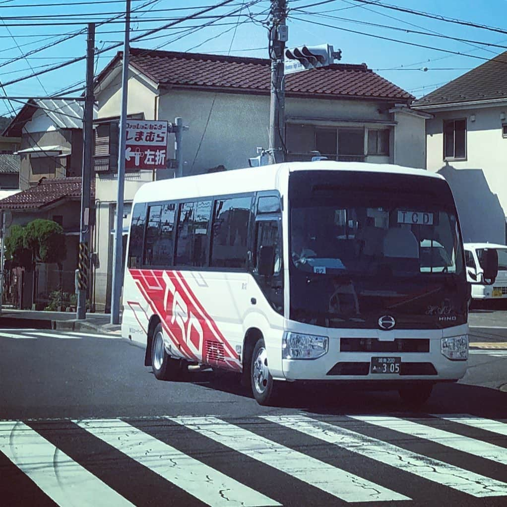 石浦宏明さんのインスタグラム写真 - (石浦宏明Instagram)「家の近所を速そうなバスが走っておりました🤭  TRDの皆様今週末もよろしくお願い致します  #TRD #supergt」5月23日 9時14分 - hiroakiishiura