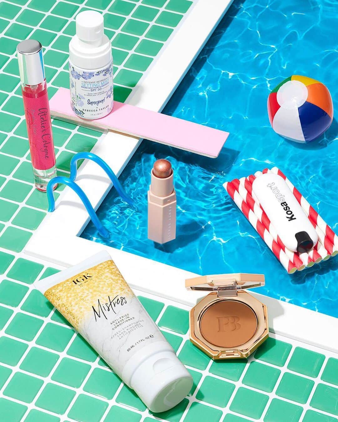 セフォラさんのインスタグラム写真 - (セフォラInstagram)「Sooo how do we get on the list for this pool party? ⤴️😎 #MemorialDayWeekend . . . @AtelierCologne @Supergoop @IGKHair @FENTYBEAUTY @KOSASCosmetics」5月23日 9時21分 - sephora