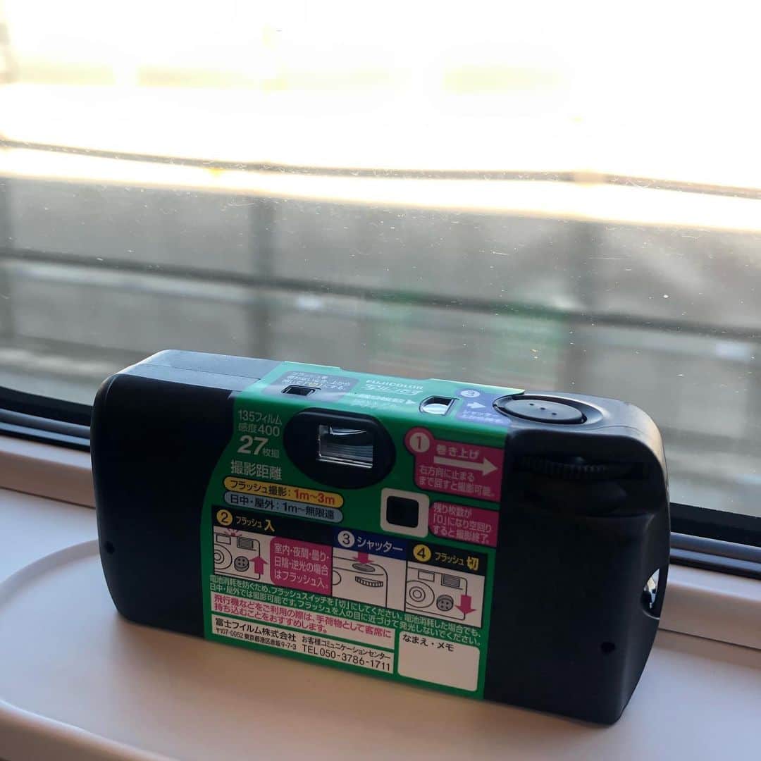 古市憲寿さんのインスタグラム写真 - (古市憲寿Instagram)「東京駅で買った使い捨てカメラ。何を撮ったか見せられなくて残念。 #八戸」5月23日 9時43分 - poe1985
