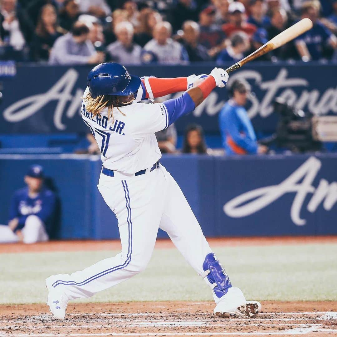 MLBさんのインスタグラム写真 - (MLBInstagram)「Vlad Jr.'s first HR north of the border was CRUSHED.」5月23日 9時37分 - mlb