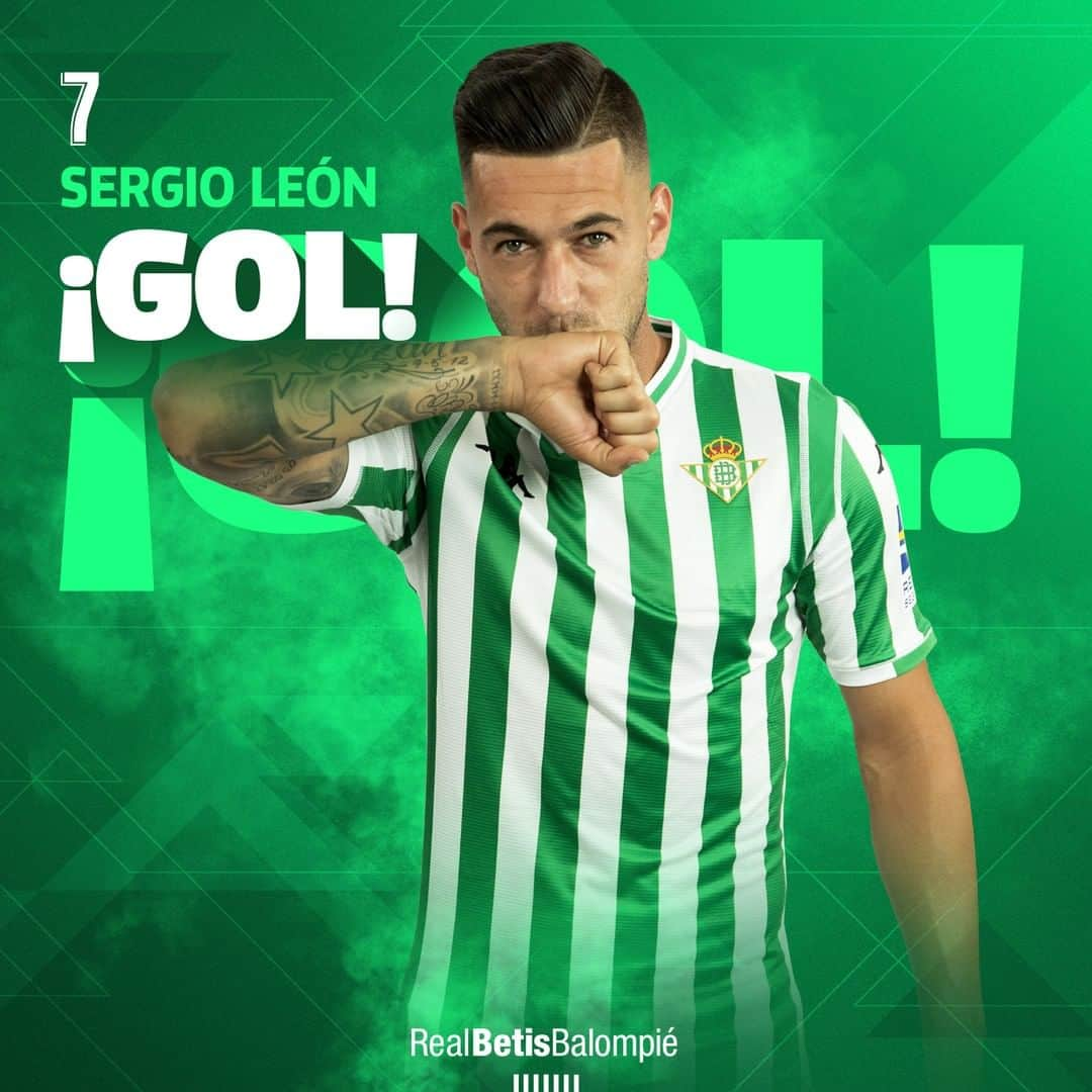 レアル・ベティスさんのインスタグラム写真 - (レアル・ベティスInstagram)「37' ⏱⚽️ ¡¡¡GOOOOOOOOOOOOL DEL REAL BETIS!!! 🦁💥 ¡Disparo cruzado de Sergio León con la izquierda que se cuela en el fondo de la red! ⚫🔴 #DCvBET 0-2 💚⚪ #BetisOnTheRoad #LaLigaWorld」5月23日 9時53分 - realbetisbalompie