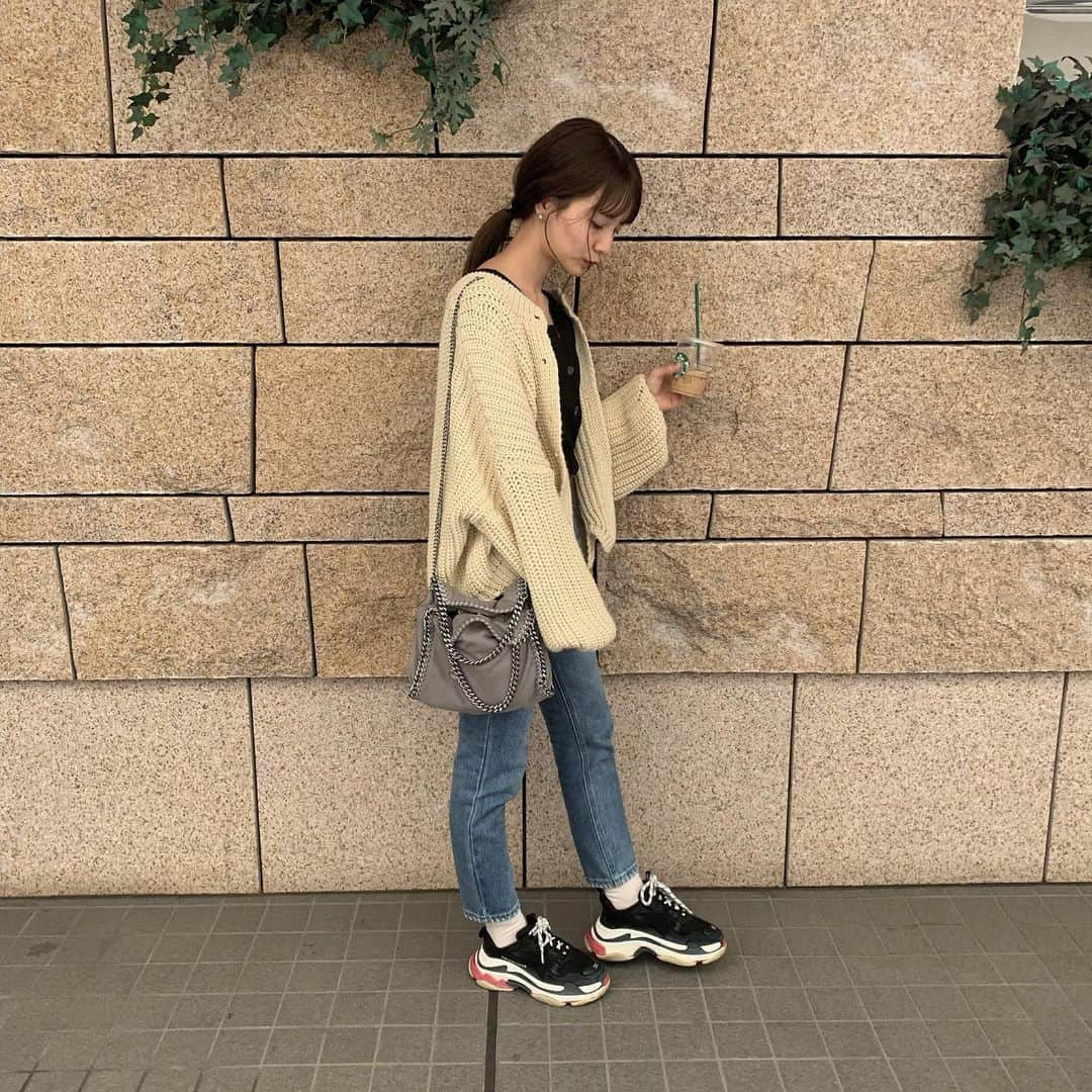 小田川エリカさんのインスタグラム写真 - (小田川エリカInstagram)「・ 私服👶🏻 (@grl_official)のパンツ美脚効果あるから とっても愛用してる💕 今日も一日頑張る☀️ タグ付けみてね🏷 #me#code#私服#エリカの私服#GRL#グレイル」5月23日 9時47分 - 0904.erika