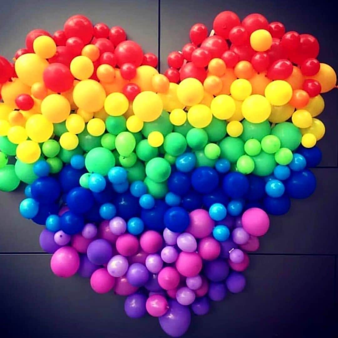 Claudia Leitteのインスタグラム：「HOMOFOBIA É CRIME! A cada 19 horas um LGBT é assassinado ou se suicida, vítima da homotransfobia no Brasil*. Isso tem que mudar! #homofobiamata use a tag:  #ÉCrimeSim  #homofobiaécrime ⠀⠀⠀⠀⠀⠀⠀⠀⠀ *Fonte: Grupo Gay da Bahia.」