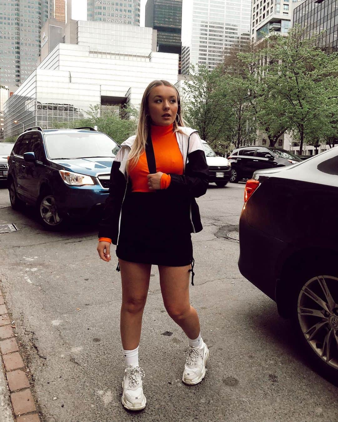 トーリ・ウェブスターのインスタグラム：「I am the Uber surge ⚡️」
