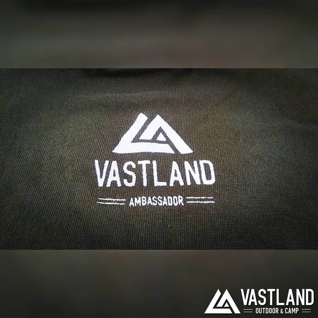 VASTLANDさんのインスタグラム写真 - (VASTLANDInstagram)「【VASTLAND×REPOST】 . .. オクタゴンロの組み立てはとって簡単👍 . 脚を組んでパネルを広げてその上に網を載せていくだけ🔥 . いくらカッコ良くても使いにくかったら長く使わないですよね〜💭 . .. Photo by @papazzi 様 ※ @papazzi 様は【#VASTLANDアンバサダー 様】です。 . VASTLAND公式アカウントでのリポスト希望の方は【#VASTLANDリポート】を付けてVASTLAND製品をご投稿ください！ . .. ・掲載ギア・ #オクタゴンロ . .. ▲▽掲載ギアはプロフィールのリンク（ @vastland.jp )もしくは、画像をタップしてチェック！▽▲ . .. #VASTLAND #ヴァストランド #キャンプ #camp #キャンプ好きな人と繋がりたい #キャンプギア #キャンプ道具 #キャンプ用品 #ソロキャンプ #デイキャンプ #ファミリーキャンプ #ファミキャン #グルキャン #ソロキャン #オートキャンプ #キャンプ女子 #キャンプ初心者 #キャンパー #キャンプ好き #キャンプしたい #⛺️ #🏕 #たきび #焚き火 #焚き火台 #キャンプファイア #キャンプファイアー」5月23日 9時54分 - vastland.jp