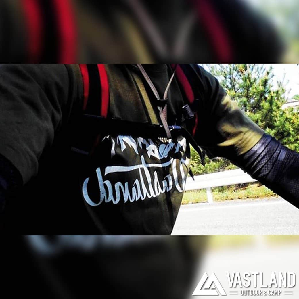 VASTLANDさんのインスタグラム写真 - (VASTLANDInstagram)「【VASTLAND×REPOST】 . .. オクタゴンロの組み立てはとって簡単👍 . 脚を組んでパネルを広げてその上に網を載せていくだけ🔥 . いくらカッコ良くても使いにくかったら長く使わないですよね〜💭 . .. Photo by @papazzi 様 ※ @papazzi 様は【#VASTLANDアンバサダー 様】です。 . VASTLAND公式アカウントでのリポスト希望の方は【#VASTLANDリポート】を付けてVASTLAND製品をご投稿ください！ . .. ・掲載ギア・ #オクタゴンロ . .. ▲▽掲載ギアはプロフィールのリンク（ @vastland.jp )もしくは、画像をタップしてチェック！▽▲ . .. #VASTLAND #ヴァストランド #キャンプ #camp #キャンプ好きな人と繋がりたい #キャンプギア #キャンプ道具 #キャンプ用品 #ソロキャンプ #デイキャンプ #ファミリーキャンプ #ファミキャン #グルキャン #ソロキャン #オートキャンプ #キャンプ女子 #キャンプ初心者 #キャンパー #キャンプ好き #キャンプしたい #⛺️ #🏕 #たきび #焚き火 #焚き火台 #キャンプファイア #キャンプファイアー」5月23日 9時54分 - vastland.jp