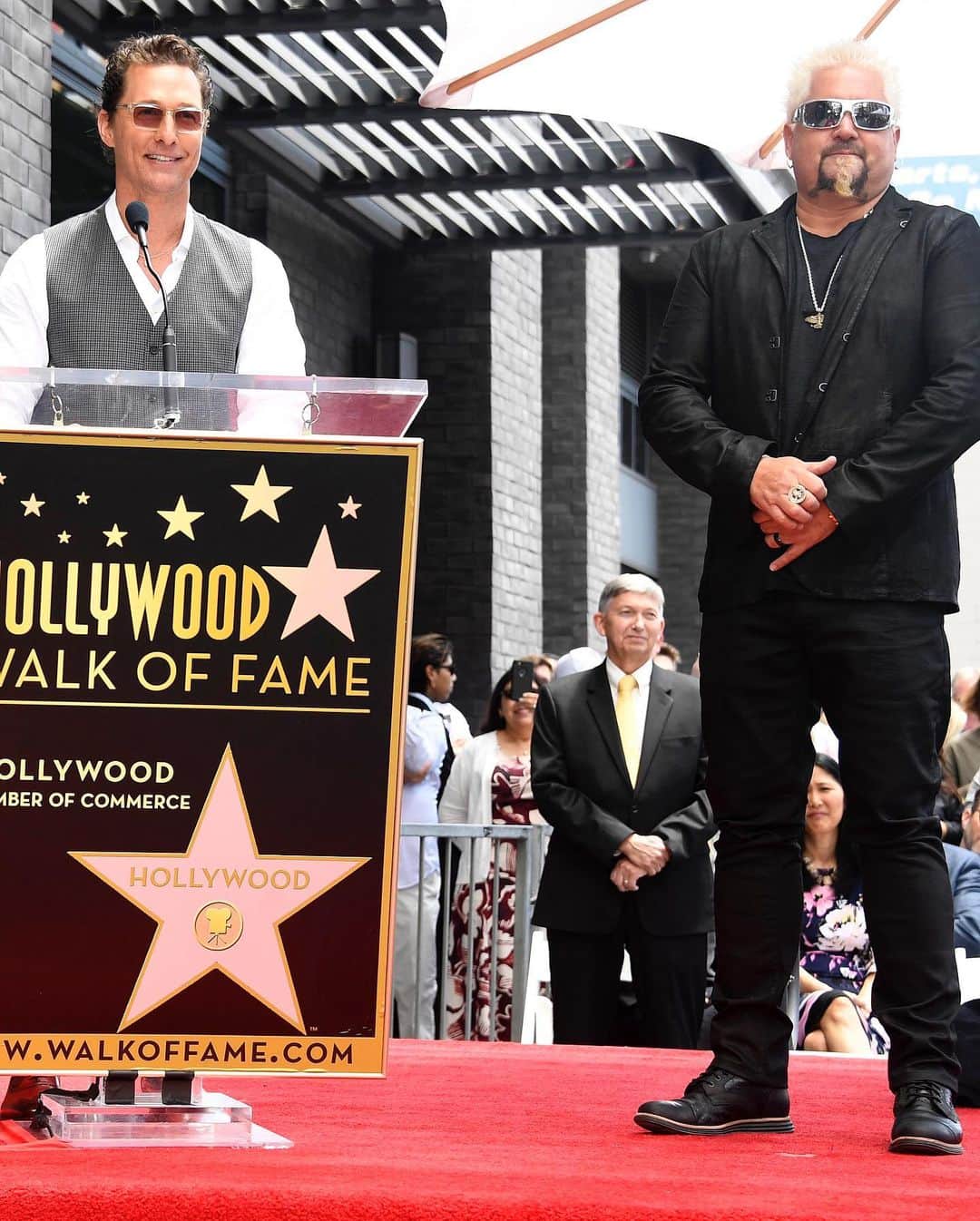Just Jaredさんのインスタグラム写真 - (Just JaredInstagram)「Matthew McConaughey helps honor @guyfieri with a star on the Hollywood Walk of Fame! #MatthewMcConaughey #GuyFieri #WalkOfFame Photos: Getty」5月23日 9時59分 - justjared