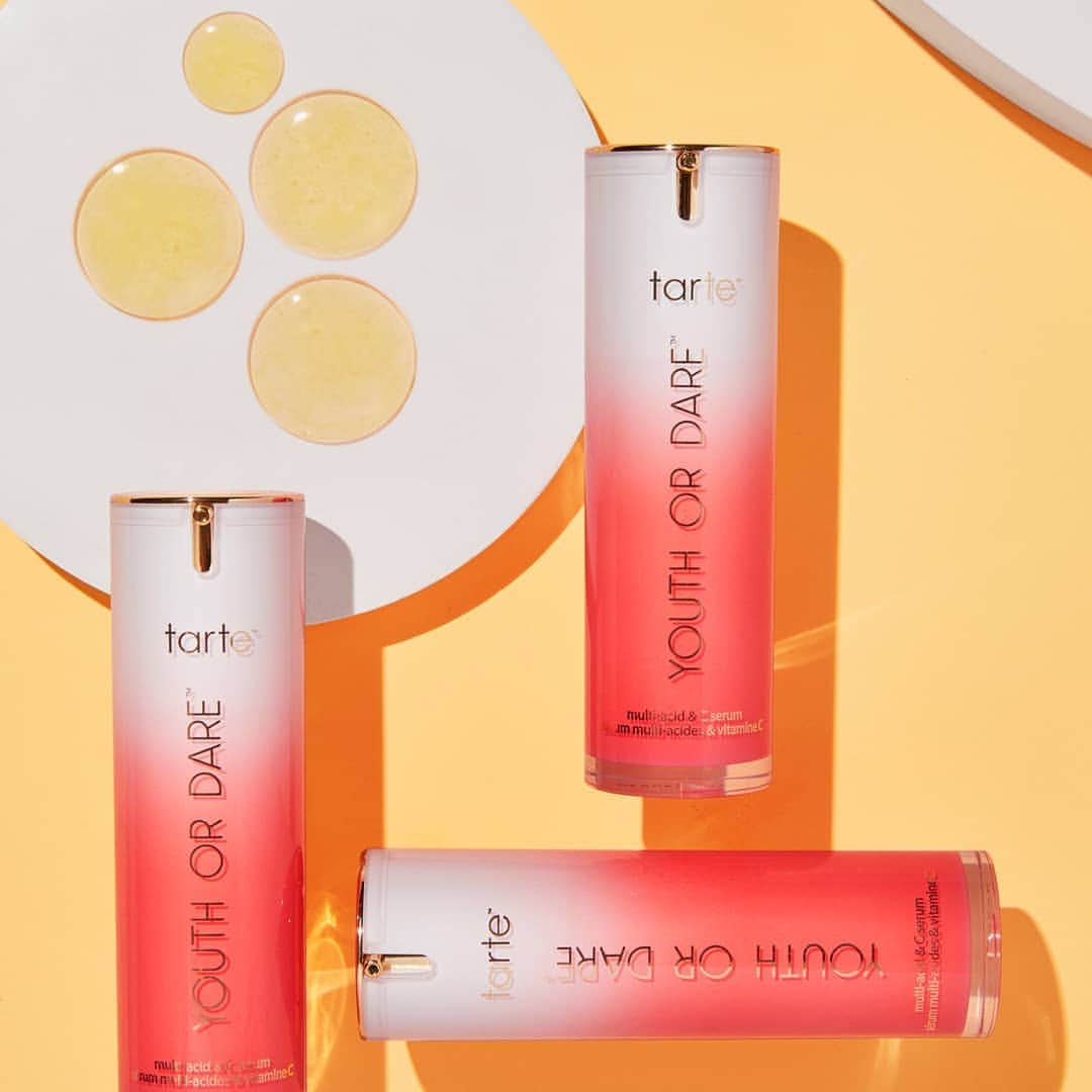 Tarte Cosmeticsさんのインスタグラム写真 - (Tarte CosmeticsInstagram)「Drink up! Give your skin a potent double shot of vitamin C with our youth or dare™ multi-acid & C serum 🍊 ‼️THIS POTENT FORMULA ADDRESSES‼️: ✨fine lines ✨texture ✨dullness (product is not available in the EU) @sephora #doubledosedareyou #crueltyfree #tarteskin #veganskincare」5月23日 10時04分 - tartecosmetics