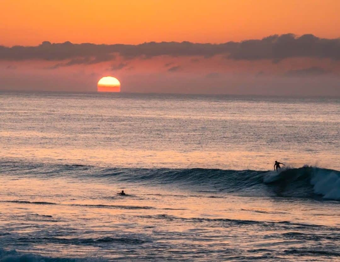 National Geographic Travelさんのインスタグラム写真 - (National Geographic TravelInstagram)「Photo by Pete McBride @pedromcbride | Dawn Patrol — Nothing like chasing glassy waves at sunrise before the crowds arrive, which has become harder and harder on certain breaks with the convenience of better forecasting for waves and weather. To see more remote reaches, follow @pedromcbride. #mexico #surf #sunrise #nature」5月23日 10時11分 - natgeotravel