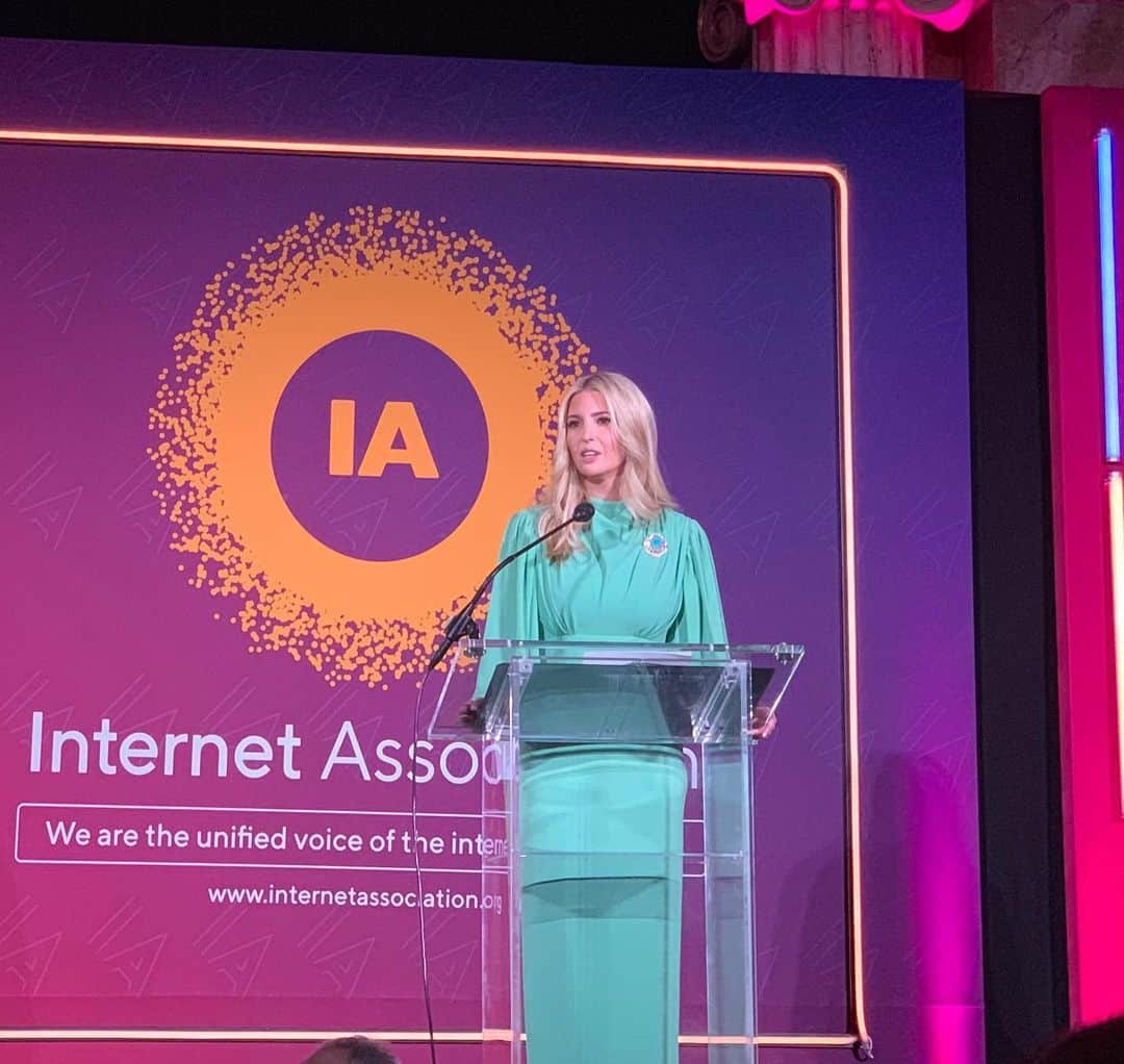 イヴァンカ・トランプさんのインスタグラム写真 - (イヴァンカ・トランプInstagram)「I am honored to receive the Internet Association’s 2019 Internet Freedom Award.」5月23日 10時12分 - ivankatrump