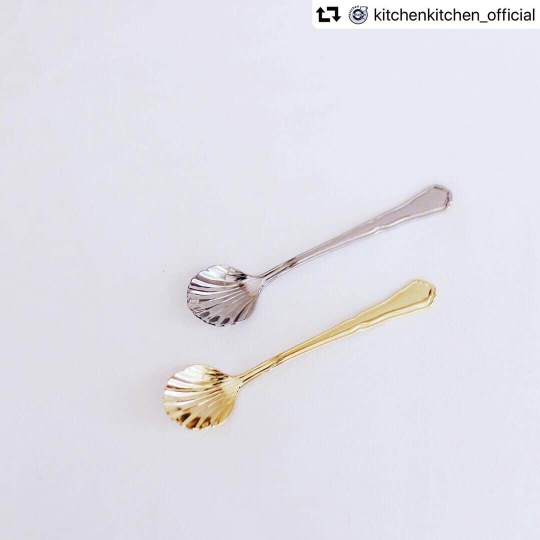 ナチュラルキッチン / ナチュラルキッチン アンドさんのインスタグラム写真 - (ナチュラルキッチン / ナチュラルキッチン アンドInstagram)「. \ Made in JAPAN 🇯🇵/. . 貝殻モチーフのティースプーンは、安心の日本製✨ 今年はゴールドも登場しています。 . 姉妹店 @kitchenkitchen_official でも販売中 . . *ティースプーン シェル(シルバー/ゴールド) 各100yen(税抜き) . . #naturalkitchen  #ナチュラルキッチン  #ナチュラルキッチンアンド . . . #ティースプーン #シェルモチーフ #シェルモチーフに目がない #スプーン #かわいいスプーン #シェルスプーン」5月23日 10時27分 - naturalkitchen_official
