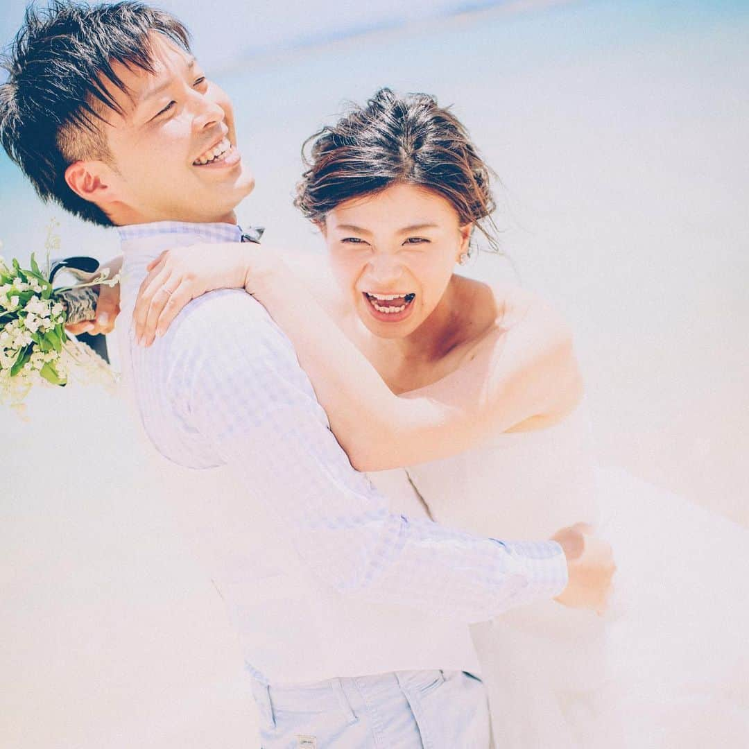 ハワイフォトウェディングのCheers Weddingさんのインスタグラム写真 - (ハワイフォトウェディングのCheers WeddingInstagram)「* ハワイのフォトツアーならCheers Wedding。 * ハワイでしか叶えられないとっておきのロケーションでおふたりならではの特別なフォトウェディングが叶います♡ * チアーズウェディングでは、専属のドレスコーディネーターがお衣装選びをお手伝いさせて頂きます♡ * *********************** ◆ビーチ撮影＄690プラン◆. ▫︎日本人アーティストによるヘアメイク. ▫︎ビーチ(ワイキキ～アラモアナ近郊)への往復送迎. ▫︎人気カメラマン ▫︎撮影データ100カット以上. ▫︎100着以上から選べるウェディングドレス&タキシードレンタル. ▫︎ヘアアクセサリー ▫︎撮影小物 全て含んだパーフェクトプランです！. *********************** ◆フォトツアー5月6月7月直前割キャンペーン実施中！！◆ * 5月23日24日29日30日31日の期間中撮影限定、通常ビーチ撮影$690プランが$600に！！. 更にハクレイ$50相当もプレゼント！！ * 6月1日〜7月31日までの期間中撮影限定、通常ビーチ撮影$690プランが$670に！！. 更にハクレイ$50相当もプレゼント！！ . Instagram限定特典です。 * 8月9月の早割キャンペーンもSTART！ * フォトプランのご予約はプロフィール欄のURL フォトツアー公式HPからどうぞ♪ * * お問合せ・ご予約の際はこちらの記事をご覧いただいた旨お伝えくださいませ。. ※キャンペーンの併用不可 ※新規お申込みのお客様に限ります。 . * * ◆ハワイでの手軽&web申込のCUTEなウェディングならこちら♪ @cheers_lilii . * ◆ハワイでのフルオーダーウェディングならこちら♪ @cheers_wedding * * * 【お問合せ】 Cheers Wedding（チアーズウェディング） cheerswedding.jp/photo/ ☎0120-128-828. * #チアーズウェディング #チアーズウエディング  #ハワイウェディング #ハワイウエディング #フォトウェディング #リゾートウェディング　#フォトツアー #ハワイ旅行 #ハワイ挙式 #ハワイ婚 #cheerswedding  #hawaiiwedding #フォトシューティング #日本中のプレ花嫁さんと繋がりたい #ウェディングニュース #プレ花嫁　#卒花嫁 #前撮り　#結婚準備 #ハワイフォトツアー #ハワイプロデュース #ウエディングフォト #フォトウェディング #ロケーションフォト #ハワイ #photowedding #weddingphotos #フォトジェニック」5月23日 10時20分 - cheers_photowedding