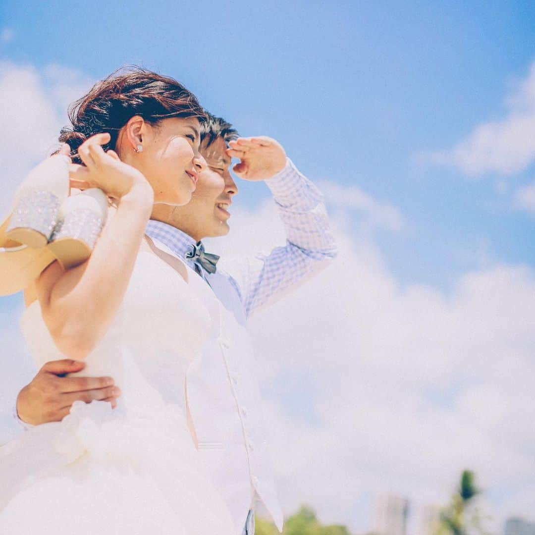 ハワイフォトウェディングのCheers Weddingさんのインスタグラム写真 - (ハワイフォトウェディングのCheers WeddingInstagram)「* ハワイのフォトツアーならCheers Wedding。 * ハワイでしか叶えられないとっておきのロケーションでおふたりならではの特別なフォトウェディングが叶います♡ * チアーズウェディングでは、専属のドレスコーディネーターがお衣装選びをお手伝いさせて頂きます♡ * *********************** ◆ビーチ撮影＄690プラン◆. ▫︎日本人アーティストによるヘアメイク. ▫︎ビーチ(ワイキキ～アラモアナ近郊)への往復送迎. ▫︎人気カメラマン ▫︎撮影データ100カット以上. ▫︎100着以上から選べるウェディングドレス&タキシードレンタル. ▫︎ヘアアクセサリー ▫︎撮影小物 全て含んだパーフェクトプランです！. *********************** ◆フォトツアー5月6月7月直前割キャンペーン実施中！！◆ * 5月29日30日31日の3日間撮影限定、通常ビーチ撮影$690プランが$600に！！. 更にハクレイ$50相当もプレゼント！！ * 6月1日〜7月31日までの期間中撮影限定、通常ビーチ撮影$690プランが$670に！！. 更にハクレイ$50相当もプレゼント！！ . Instagram限定特典です。 * 8月9月の早割キャンペーンもSTART！ * フォトプランのご予約はプロフィール欄のURL フォトツアー公式HPからどうぞ♪ * * お問合せ・ご予約の際はこちらの記事をご覧いただいた旨お伝えくださいませ。. ※キャンペーンの併用不可 ※新規お申込みのお客様に限ります。 . * * ◆ハワイでの手軽&web申込のCUTEなウェディングならこちら♪ @cheers_lilii . * ◆ハワイでのフルオーダーウェディングならこちら♪ @cheers_wedding * * * 【お問合せ】 Cheers Wedding（チアーズウェディング） cheerswedding.jp/photo/ ☎0120-128-828. * #チアーズウェディング #チアーズウエディング  #ハワイウェディング #ハワイウエディング #フォトウェディング #リゾートウェディング　#フォトツアー #ハワイ旅行 #ハワイ挙式 #ハワイ婚 #cheerswedding  #hawaiiwedding #フォトシューティング #日本中のプレ花嫁さんと繋がりたい #ウェディングニュース #プレ花嫁　#卒花嫁 #前撮り　#結婚準備 #ハワイフォトツアー #ハワイプロデュース #ウエディングフォト #フォトウェディング #ロケーションフォト #ハワイ #photowedding #weddingphotos #フォトジェニック」5月23日 10時20分 - cheers_photowedding