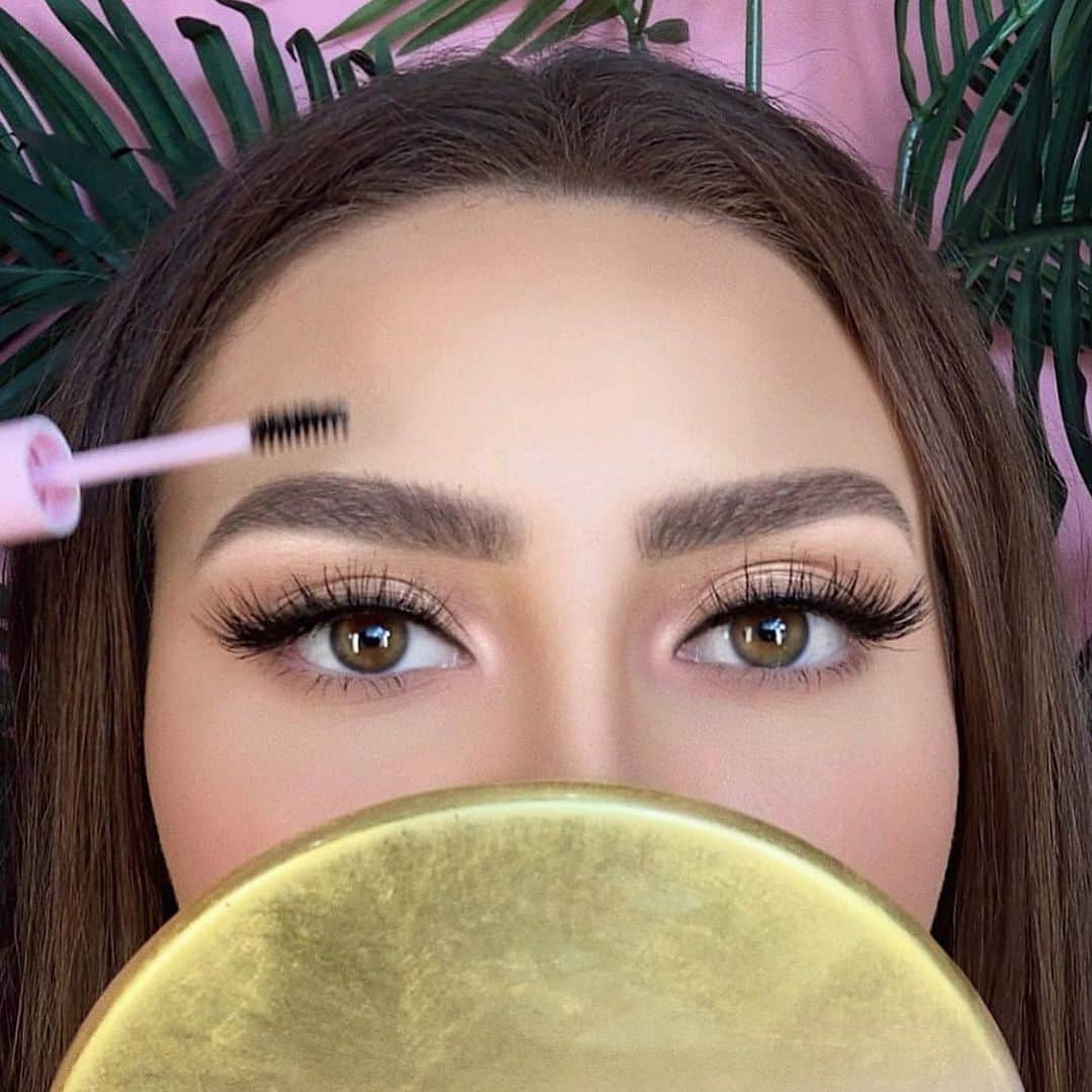 Kylie Cosmeticsさんのインスタグラム写真 - (Kylie CosmeticsInstagram)「Obsessed with @jadeywadey180’s KYBROWS 😍 she’s using Pencil, Pomade, and Powder Duo in Cool Brown with Light Shimmer Highlight and Brow Gel ⭐️💕 tap to shop」5月23日 10時22分 - kyliecosmetics