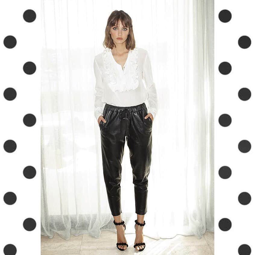 のインスタグラム：「Keep it Classic • A silk white blouse with flattering ruffle details ✔️A pair of perfect fitting leather pants ✔️ . . . . #cocoribbon #bohemeluxe #luxe #luxefabric #silk #timeless  #fashion #boutique #blouse #dress #shop #love #instastyle #london #sydney #ruffles #white #embellishment #leatherpants #classic #monochrome #blackandwhite #chic #fave #limitededition」