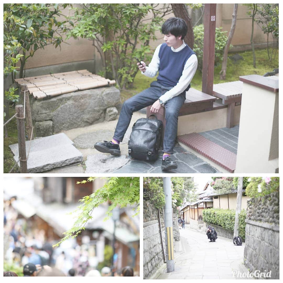 ひっちさんのインスタグラム写真 - (ひっちInstagram)「この前の京都撮影たび🚶📷✨﻿ ﻿ 京都の清水寺付近はやっぱりどこで撮っても綺麗✴︎︎☁︎︎*.﻿ ﻿ 京都また行きたくなってきたぁああああ卍﻿ ﻿ ----コーデまとめ----- ﻿﻿﻿﻿﻿ シャツ： #UNIQLO ﻿﻿﻿﻿﻿ ベスト： #fitus ﻿﻿﻿﻿﻿ パンツ ： #MROLIVE ﻿﻿﻿﻿﻿ シューズ ：#DrMartens ﻿﻿ Watch：#DanielWellington ﻿﻿ バングル ﻿﻿﻿ ﻿：#senseofplace﻿﻿ -----------------------﻿﻿﻿﻿ ﻿ 今日のポイント‼﻿﻿﻿﻿﻿﻿﻿﻿﻿﻿﻿﻿﻿﻿﻿﻿ ┏━Ｕ━━━Ｕ━━┓﻿﻿﻿﻿﻿﻿﻿﻿﻿﻿﻿﻿﻿﻿﻿﻿﻿﻿﻿﻿﻿﻿﻿﻿﻿ ✨ 京都の撮影たび🐯◎！✨﻿﻿﻿﻿﻿﻿﻿﻿﻿﻿﻿﻿﻿﻿﻿﻿ ┗━━━━━━━━┛﻿﻿﻿﻿﻿﻿﻿﻿﻿﻿﻿﻿﻿﻿﻿﻿﻿﻿﻿﻿﻿﻿﻿﻿﻿ ﻿ ﻿ ﻿ ﻿#お洒落さんと繋がりたい #おしゃれさんと繋がりたい #古着コーデ #古着好きな人と繋がりたい #韓国ファッション #キレイめカジュアル #気になった人フォロー #いいね返し #古着男子 #韓国ファッション #古着MIX #キレイめカジュアル﻿ #いいね100 #WEARコーデ ﻿﻿#ユニクロコーデ #きれいめコーデ #GUコーデ #GU購入品 #メンズファッション #春コーデ #デートコーデ #WEARコーデ ﻿﻿﻿﻿﻿﻿ ﻿#韓国ファッションコーデ」5月23日 10時25分 - hicchiwear