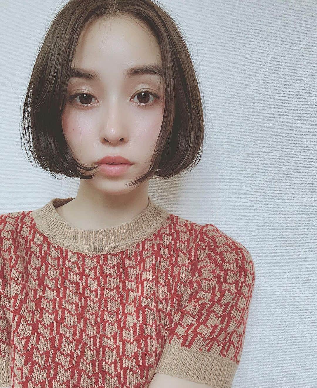 赤神幸依のインスタグラム：「. カット上手な人 @seratasouta に会ったら、なんとなく伸ばしてた髪も、切ろっかな、と。  カラーも、いつもお任せで、いい感じ。」