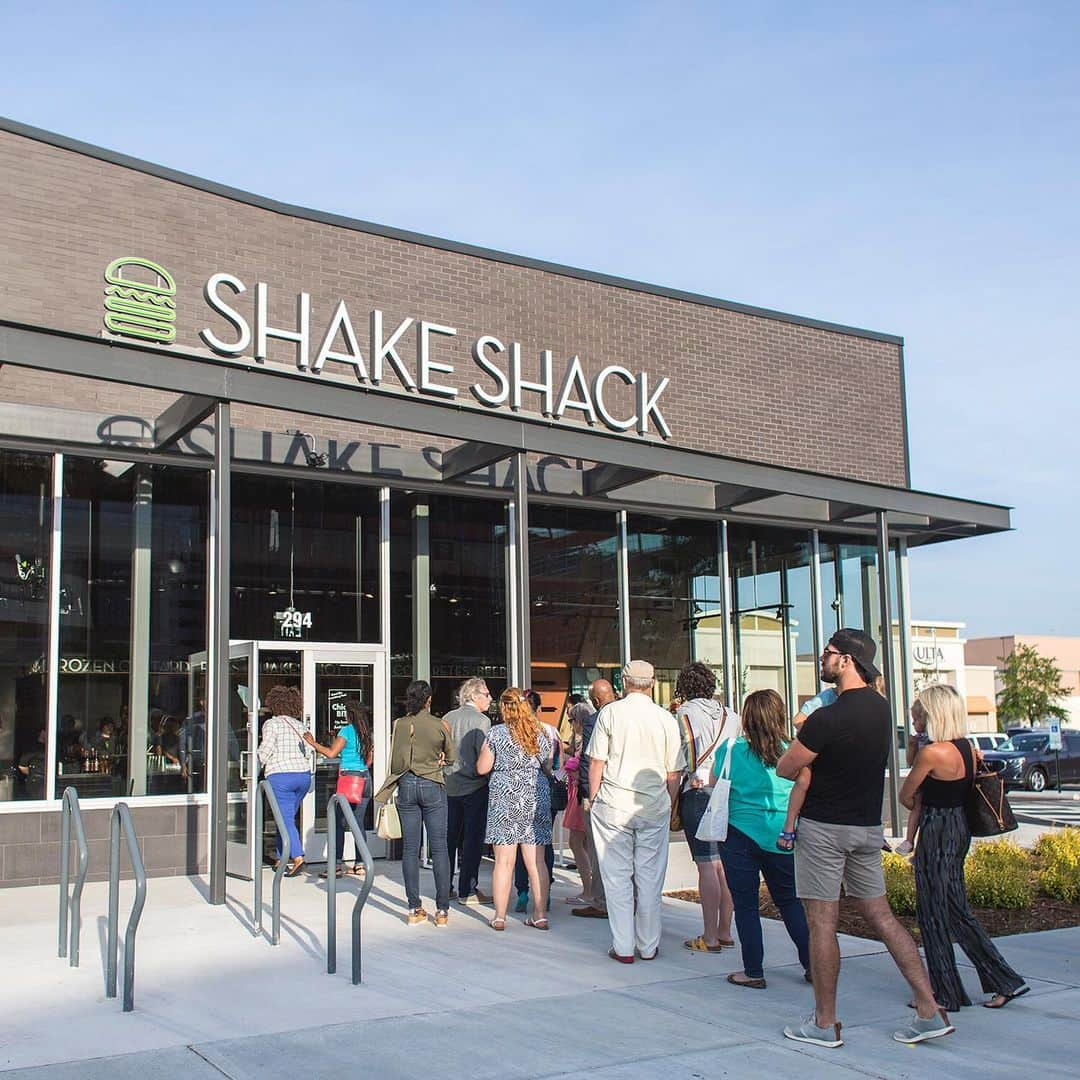 SHAKE SHACKさんのインスタグラム写真 - (SHAKE SHACKInstagram)「From Cbus to the Neptune City, we couldn’t be more stoked to drop a 📍 in two brand new places on the map this week! Our Easton Town Center + Virginia Beach Shacks are officially open. 🙌 Find us at 4005 The Strand West in Columbus + 296 Constitution Drive in Virginia Beach to get your fix. The burgers are sizzlin’, the shakes are spinnin’ + the teams are waitin’ for ya! #shakeshack」5月23日 10時51分 - shakeshack