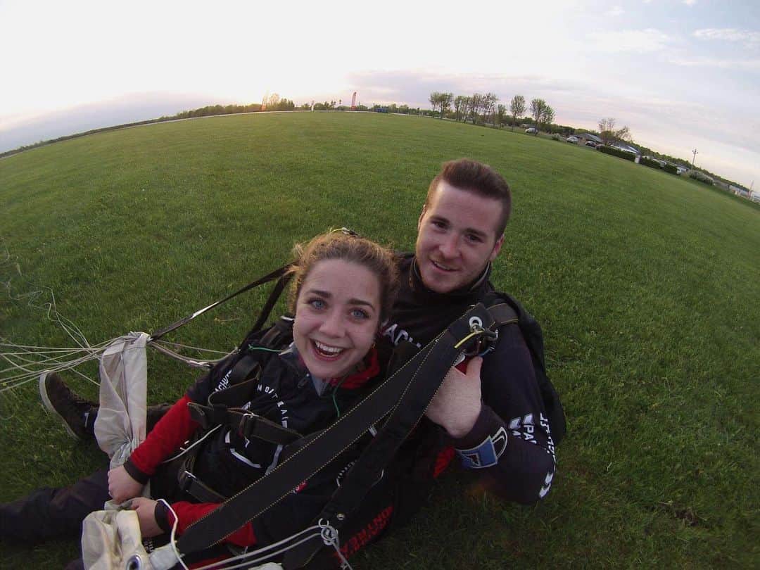 ヴェロニク・マレさんのインスタグラム写真 - (ヴェロニク・マレInstagram)「So much fun ✈️ #skydiving #parachutemontreal」5月23日 10時52分 - veronikmallet