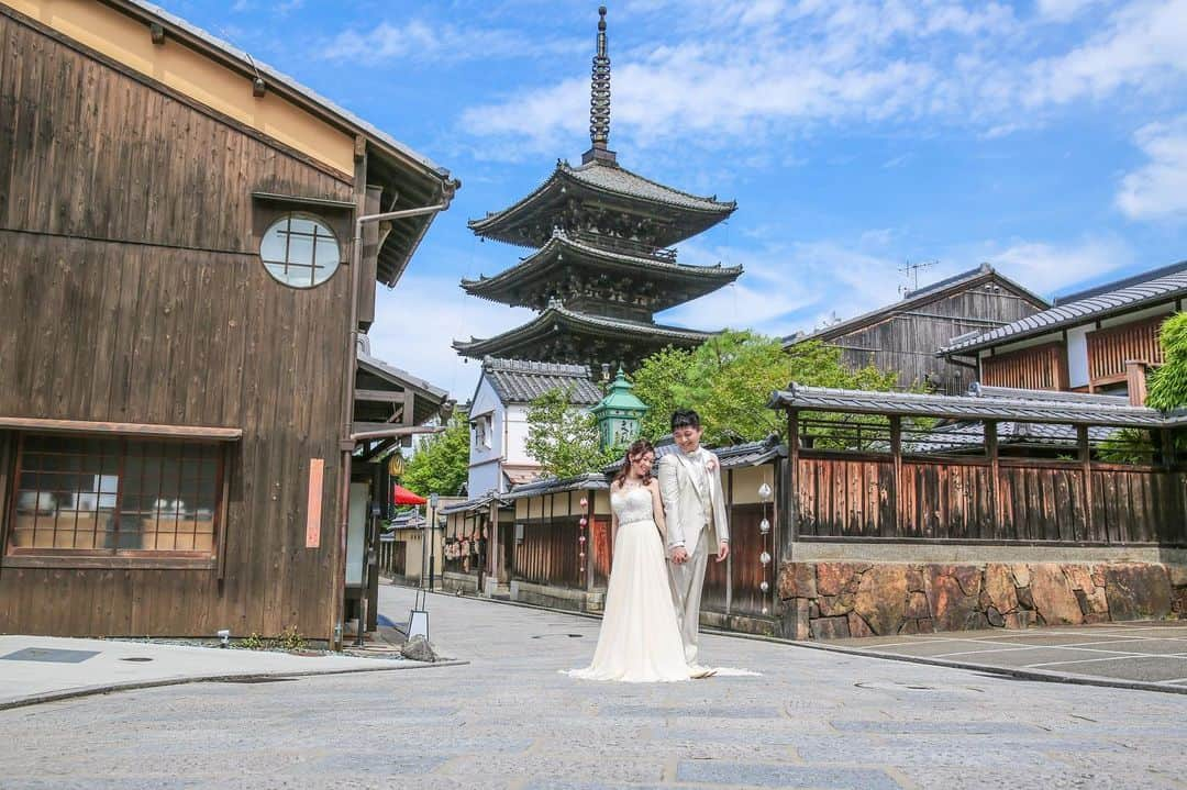 Decollte Wedding Photographyさんのインスタグラム写真 - (Decollte Wedding PhotographyInstagram)「🍀Fresh greenery season🌿﻿ ﻿ Beautiful greenery is available in summer🌻﻿ ﻿ ［ Kyoto Yasaka pagoda 八坂の塔 ］﻿ ［ Kyoto Zuishin-in 随心院 ］﻿ ﻿ Photo by @y_yamamura_tvb﻿ ﻿ @studiotvbkyoto﻿ @decollte_weddingphoto﻿ @decollte_weddingstyle﻿ ﻿ #Japan #kyoto #weddingphotography #prewedding #japanprewedding #preweddingshoot #weddingdress #summer #love #greenery #Yasaka #婚紗 #婚紗攝影 #八坂 #海外婚紗 #花嫁 #唯美 #夏天」5月23日 10時58分 - d_weddingphoto_jp