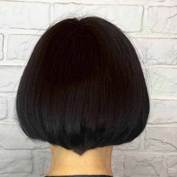 CosmoProf Beautyさんのインスタグラム写真 - (CosmoProf BeautyInstagram)「Our Precision Cut #hairoftheday goes to @hairbyjeanbowns for this raven black bob featuring a Sassoon classic undercut, finished with @moroccanoil products --- 👇 Rules Below!👇 1️⃣Tag your photo #PrecisionHOTD #cosmoprofbeauty #licensedtocreate 2️⃣Post a photo of your haircut against an uncluttered background 3️⃣Mention any products used to color or style the hair --- #repost #hairbyjeanbowns #precisioncut #precisionhaircut」5月23日 11時00分 - cosmoprofbeauty