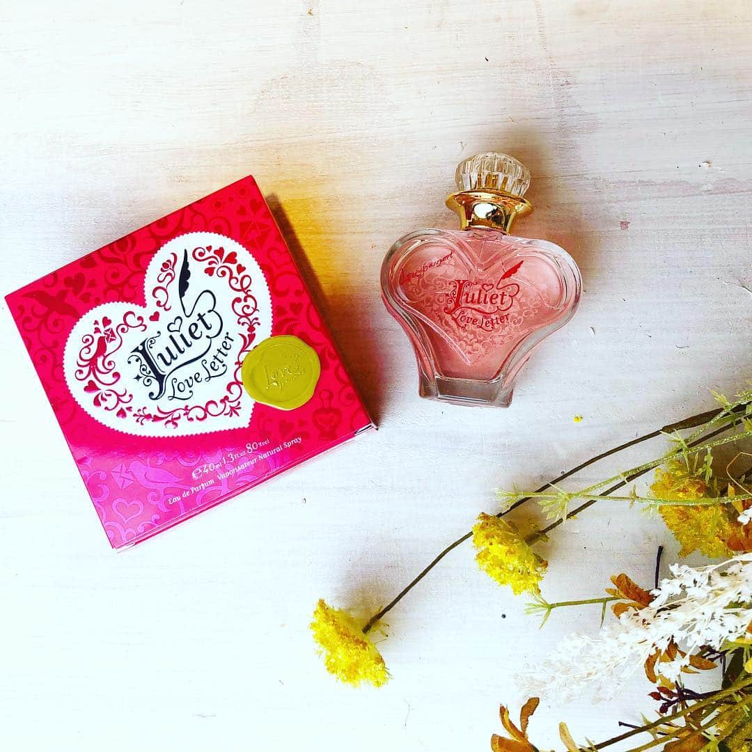 のインスタグラム：「#ラブレターの日 ﻿ ﻿ 恋するジュリエットローズの香りの﻿ 『LOVE PASSPORT ラブレター💌』﻿ ﻿ ストロベリー🍓とカシスの甘酸っぱさと、フローラルブーケの思わずきゅんきゅんしちゃう、幸せを呼んでくれそうな香り❣️﻿ ﻿ #lovepassport #loveletter #ラブレター #ラブパスポート #可愛いもの好きさんと繋がりたい #可愛いものが好き #ストロベリー #ストロベリーマニア #ローズ #イングリッシュローズ」