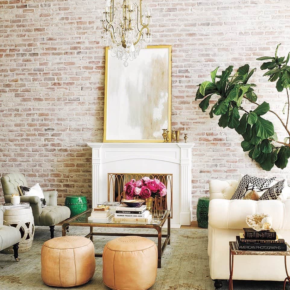 ローレン・コンラッドのインスタグラム：「This week’s episode of @askingforafriend is out! My guest this week is @katemartindalestylist who designs all of my @lclaurenconrad sets and even helped me remodel my condo (it’s still my favorite home I’ve ever lived in 💛)」