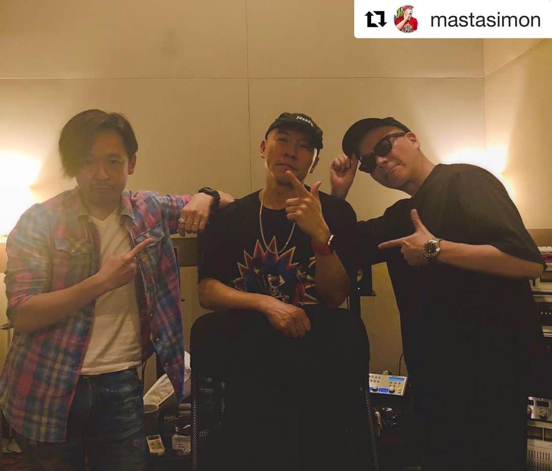 MIGHTY CROWNのインスタグラム：「Comin at you #mightycrown production  #Repost @mastasimon with @get_repost ・・・ Produced a lovers rock song for #rhymester !  めちゃくちゃ気持ちの良い曲をプロデュースしました！  今までライムスターがやった事ない曲調！ これ聴いてリラックスしてチルって下さい！  #mightycrown #reggae #hiphop #loversrock」