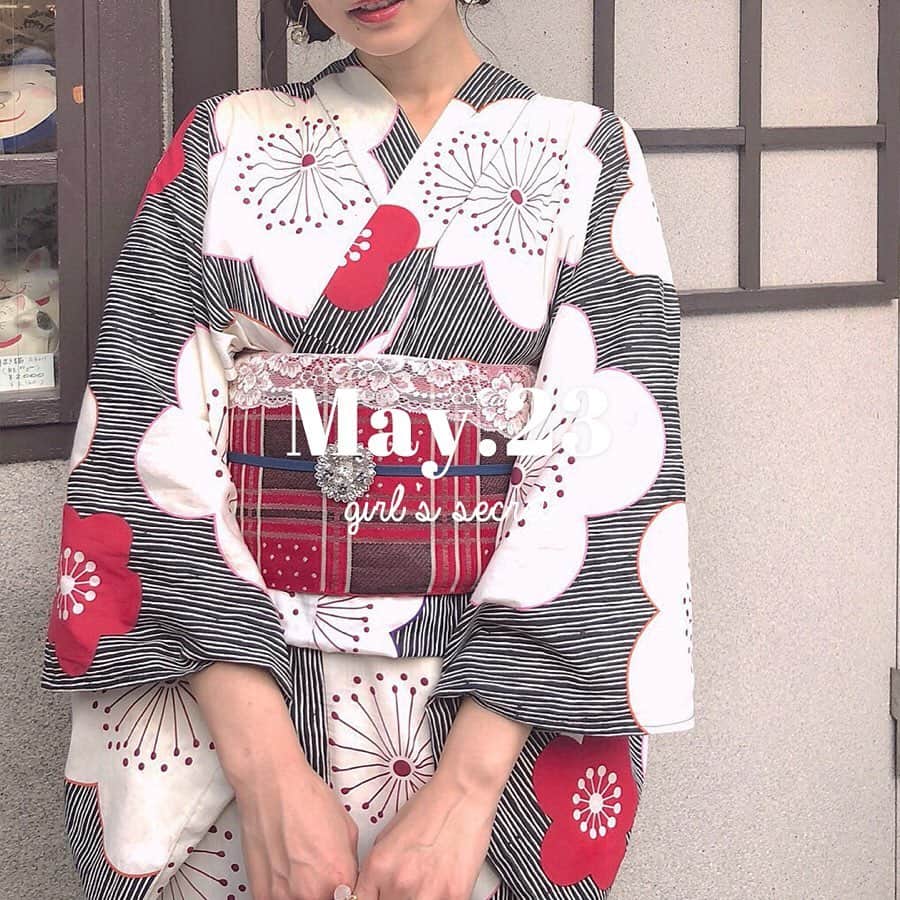 のインスタグラム：「5/23♡スワイプしてね👉「今年の”浴衣”もう決めた？」 . 夏が近づいてきて、楽しみなイベントの一つは花火大会♡ 今年も全国各地で開催予定が続々と公開されているよ。 「水着は買ったけど、浴衣はまだ」って子は、ぜひ参考にしてみてね♡👘 . Thank you 🌹 @nice_hn18 / @mooomo63 @aichii_i / @a.mahogram @una_treat / @m_i_aya . 今女の子の中で流行っているコトやITEMがあればPATRAをタグ付けして教えてね❤︎ 皆さんのすてきな投稿をぜひ紹介させてください！ . . #PATRA #お洒落さんと繋がりたい #おしゃれさんと繋がりた #ナイスクラップ #浴衣 #浴衣アレンジ #ナイスクラップの浴衣 #ガーリー #2019浴衣 #夏 #夏祭り #レンタル浴衣 #ヘアアレンジ #浴衣ヘアアレンジ #浴衣ヘア」
