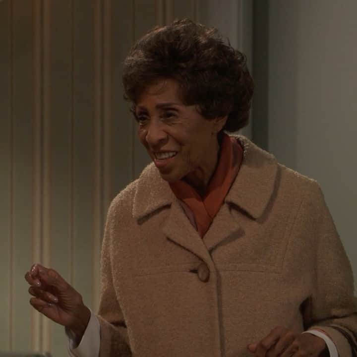 アメリカン・ブロードキャスティング・カンパニーのインスタグラム：「An icon for an iconic night! 🙌🙌 @marlagibbs4real #LiveInFrontOfAStudioAudience #TheJeffersons #MarlaGibbs」
