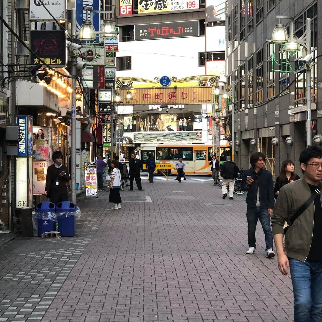 GOSAMARUのインスタグラム：「‪本日18時より上野のBAR JINにて室ちゃん主催のイベントに僕も行きますよ！‬ ‪皆さんご都合合わせて頂き御来店頂けたら嬉しいです。‬」
