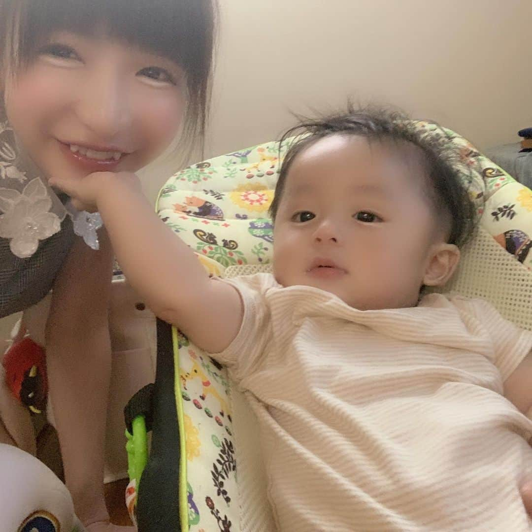 もえのあずきさんのインスタグラム写真 - (もえのあずきInstagram)「人生初のアゴクイ🙈🥰💓 ちびMAXくんにしてもらった🐶🐶 #アゴクイ#あごくい #あごクイ#チビMAX#MAX鈴木#大食い#ハニメシ」5月23日 11時14分 - moeazukitty