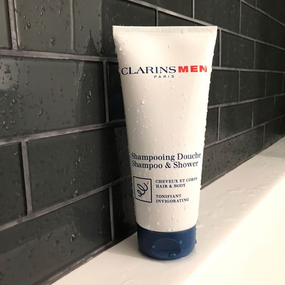 Clarins Canadaさんのインスタグラム写真 - (Clarins CanadaInstagram)「1 bottle of shampoo, 1 bottle of body wash... how about a 2-in-1 that really cares for your hair and body? . . . #Clarins #ItsAllAboutYou #ClarinsMen #ShampooAndShower」5月23日 11時15分 - clarinscanada