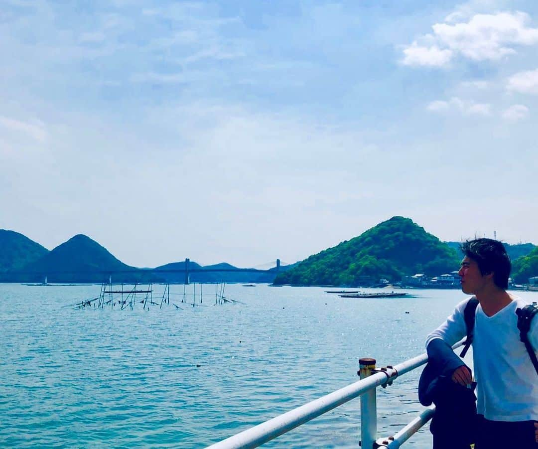 濱田隼さんのインスタグラム写真 - (濱田隼Instagram)「カキオコ、知ってますか？ . . 岡山県日生町のご当地グルメで お好み焼きに、たっぷりの牡蠣が入った料理です。 有名店「タマちゃん」に行ってきました。 味付けが、ソース味と岩塩味のハーフハーフになっています。 特に、岩塩と牡蠣の相性ったら、、、、もう最高！！ . カキオコを食べに、日生町に行くの、おすすめです。 お店の方が「次は牡蠣のシーズンに来て！今以上に驚くと思う！」と言っていたので 冬にも行こうと思います。 . #カキオコ #牡蠣 #お好み焼き #タマちゃん #岡山 #日生 #グルメ #メーテレ #アナウンサー #濱田隼」5月23日 11時17分 - shun_hamada_nbn