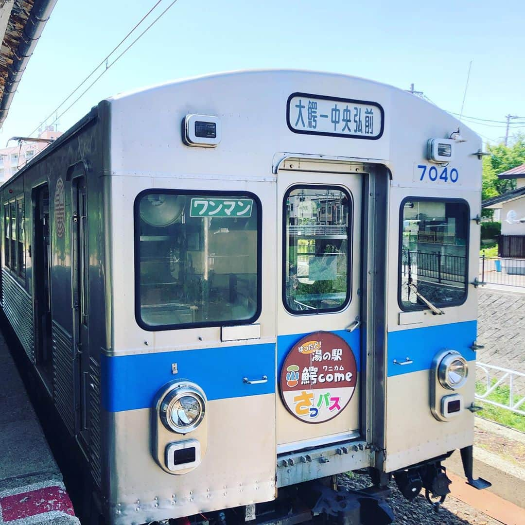 栗原心平さんのインスタグラム写真 - (栗原心平Instagram)「ロケ2日目。中央弘前駅から小栗山まで弘南鉄道大鰐線で移動。つり革がりんご🍎カワユス。 #栗原心平 #shimpeikurihara #青森 #青森県 #弘南鉄道 #弘南鉄道大鰐線 #弘前」5月23日 11時30分 - shimpei_kurihara