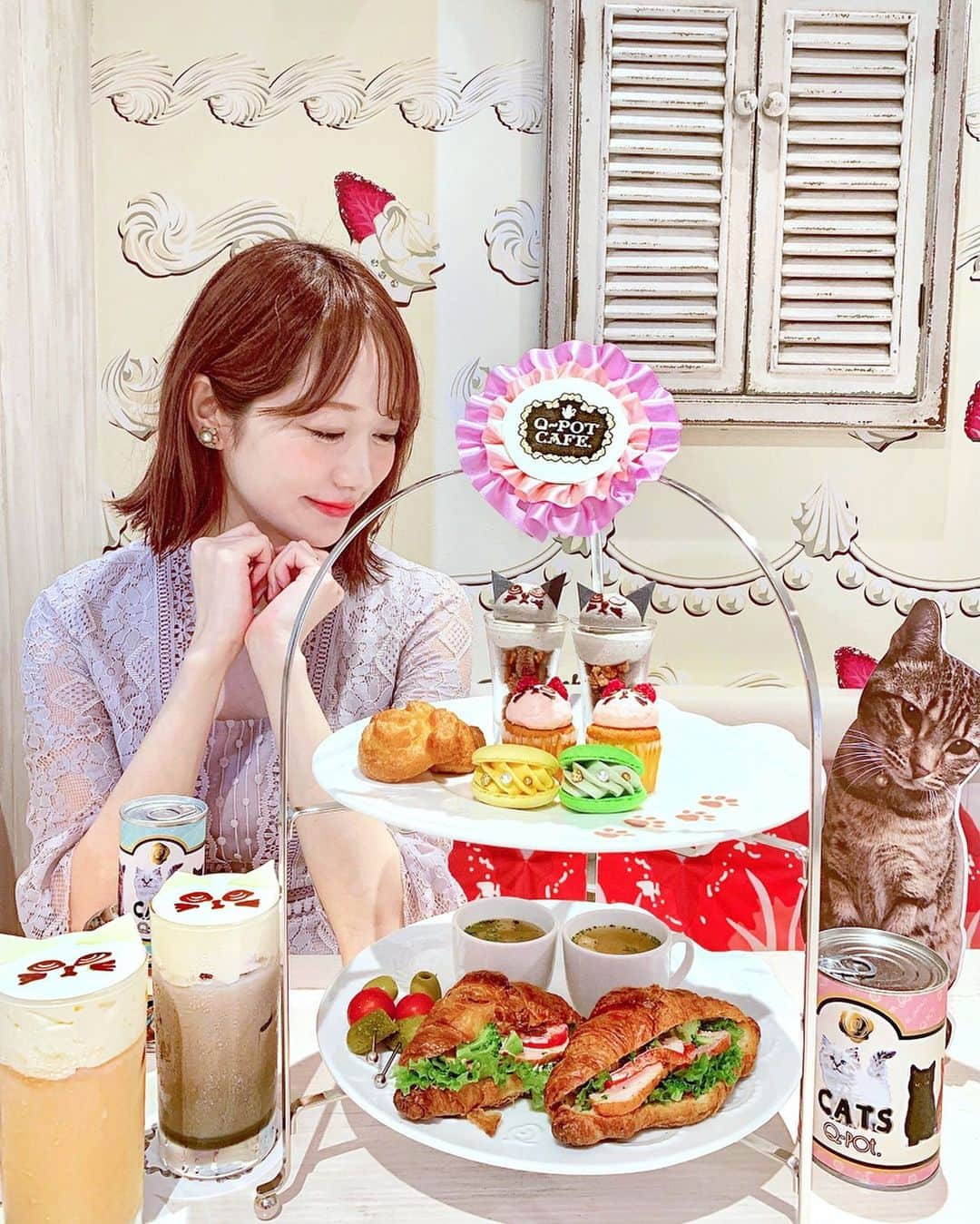 佐藤瀬奈さんのインスタグラム写真 - (佐藤瀬奈Instagram)「念願のQ-pot ネコCAFE. に行ってきたよ〜🐱❤️❤️⠀ ⠀ 可愛い可愛い😭💕 猫バカには天国のような空間でした…🤤⠀ ⠀ パフェも可愛すぎたから悩んだけど、今回はアフタヌーンセットとティーラテを注文🥰⠀ ⠀ 大雨の日だったから店内も空いていて まったり過ごす事ができました💕⠀ ⠀ 去年カフェの場所が移転したので、久しぶりに行く子は気をつけてね🥺✨ ・ ・ ・ #qpotcafe #キューポットカフェ」5月23日 11時56分 - senapuu